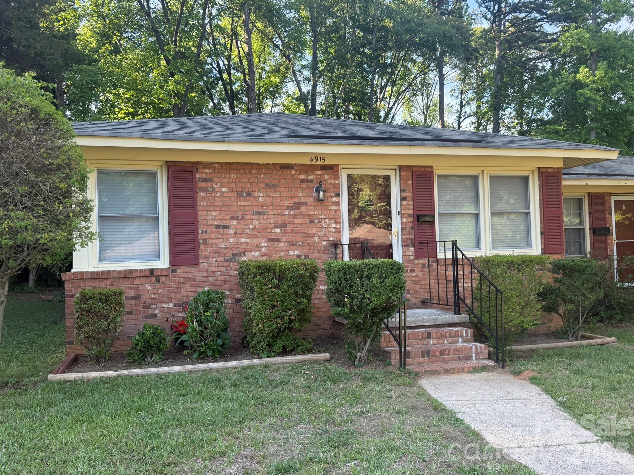 4915 Malibu Dr, Charlotte, NC 28215
