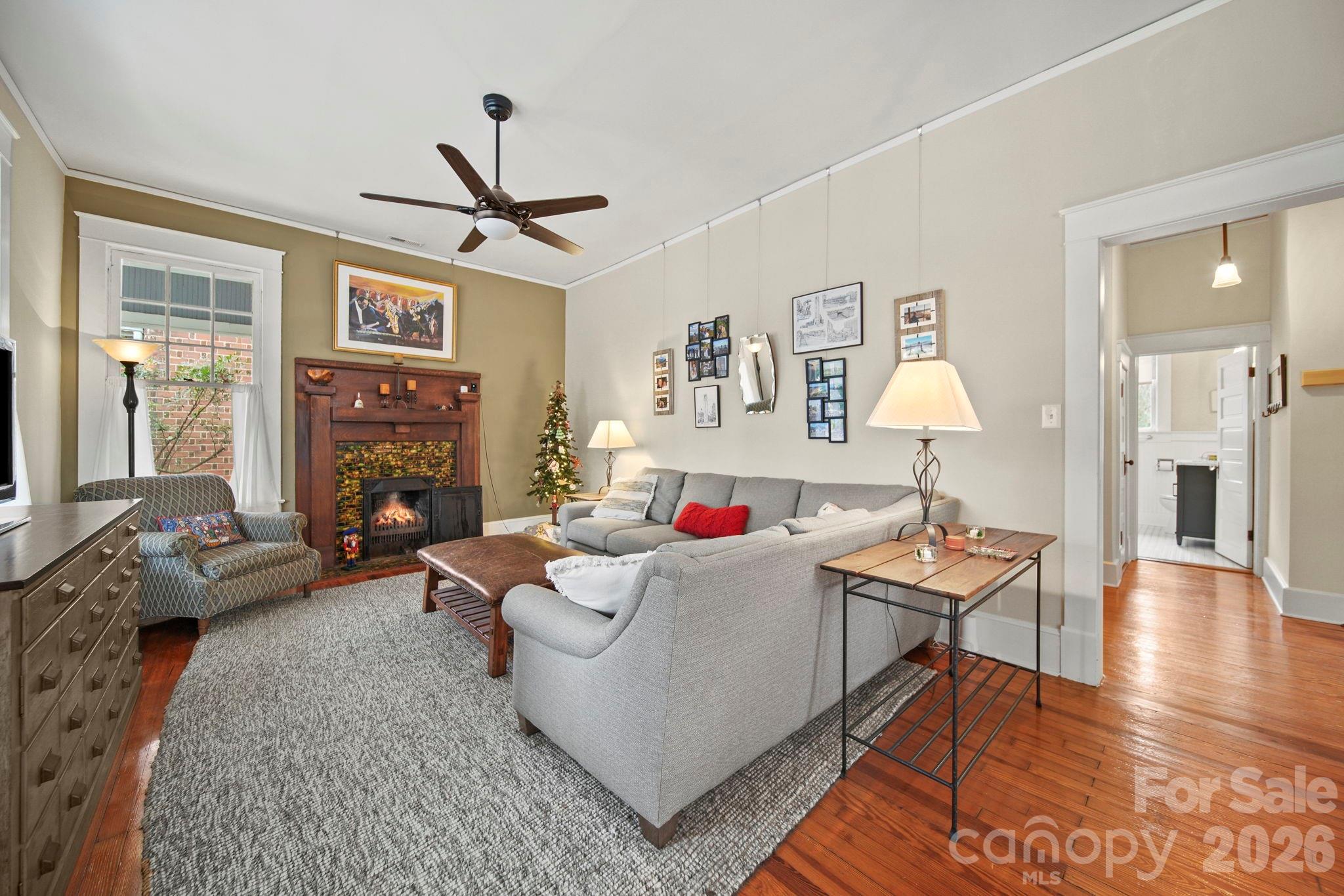 202 S Oak St, Statesville, NC 28677