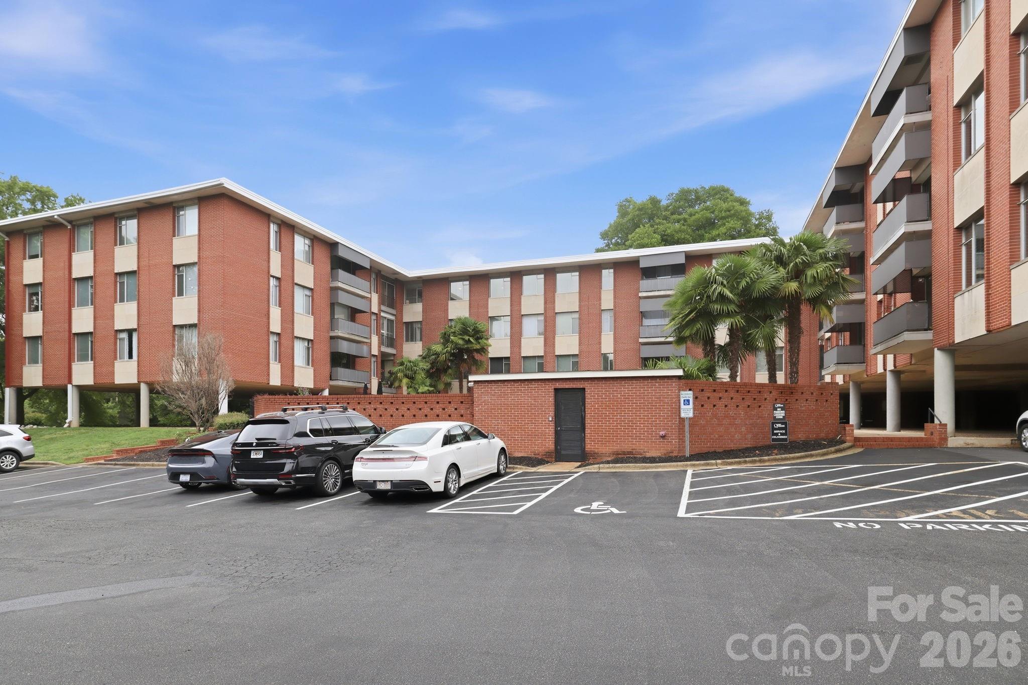1300 Queens Rd #416, Charlotte, NC 28207