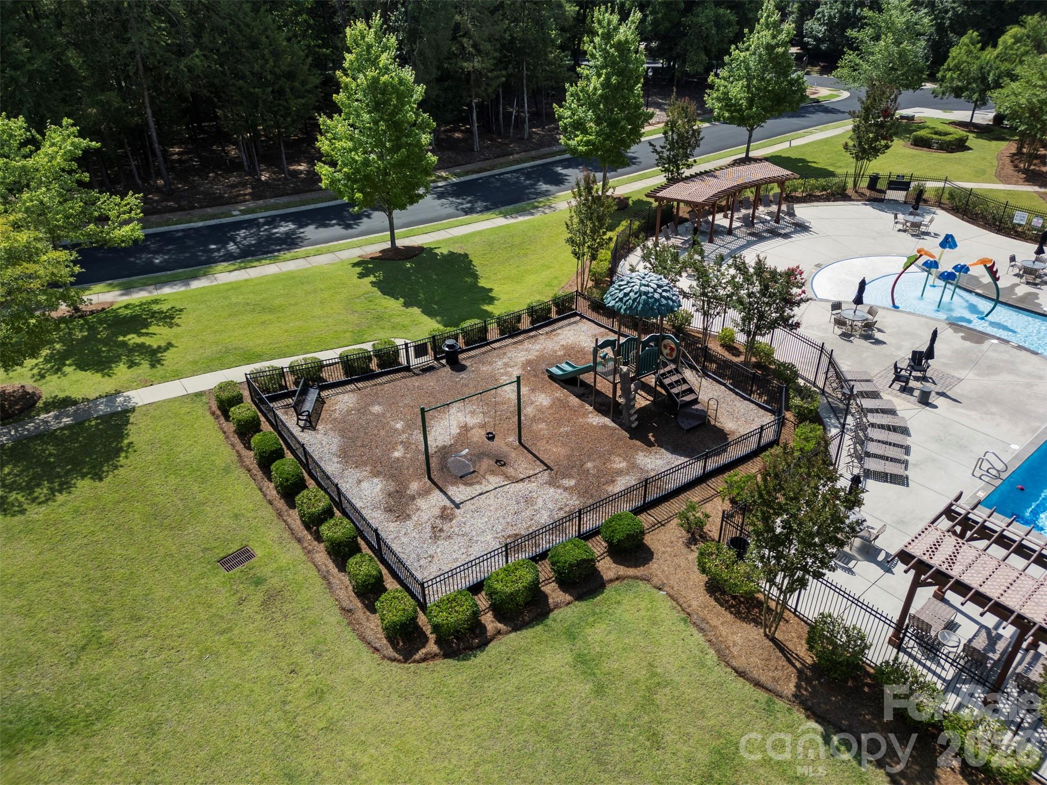 11033 Crane Creek Dr, Charlotte, NC 28278