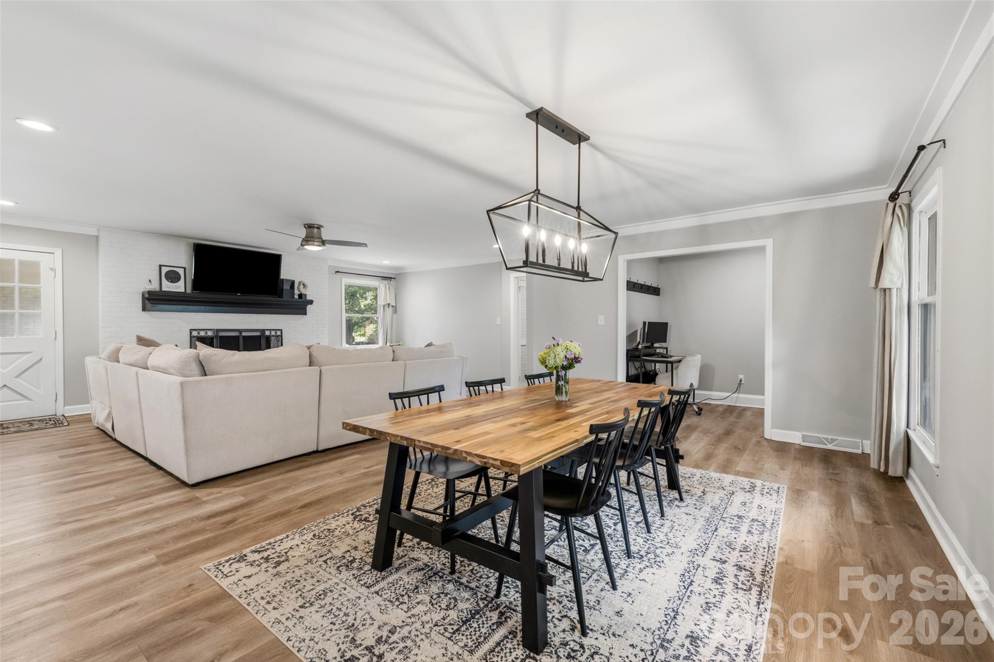 224 Sturbridge Dr, Charlotte, NC 28214