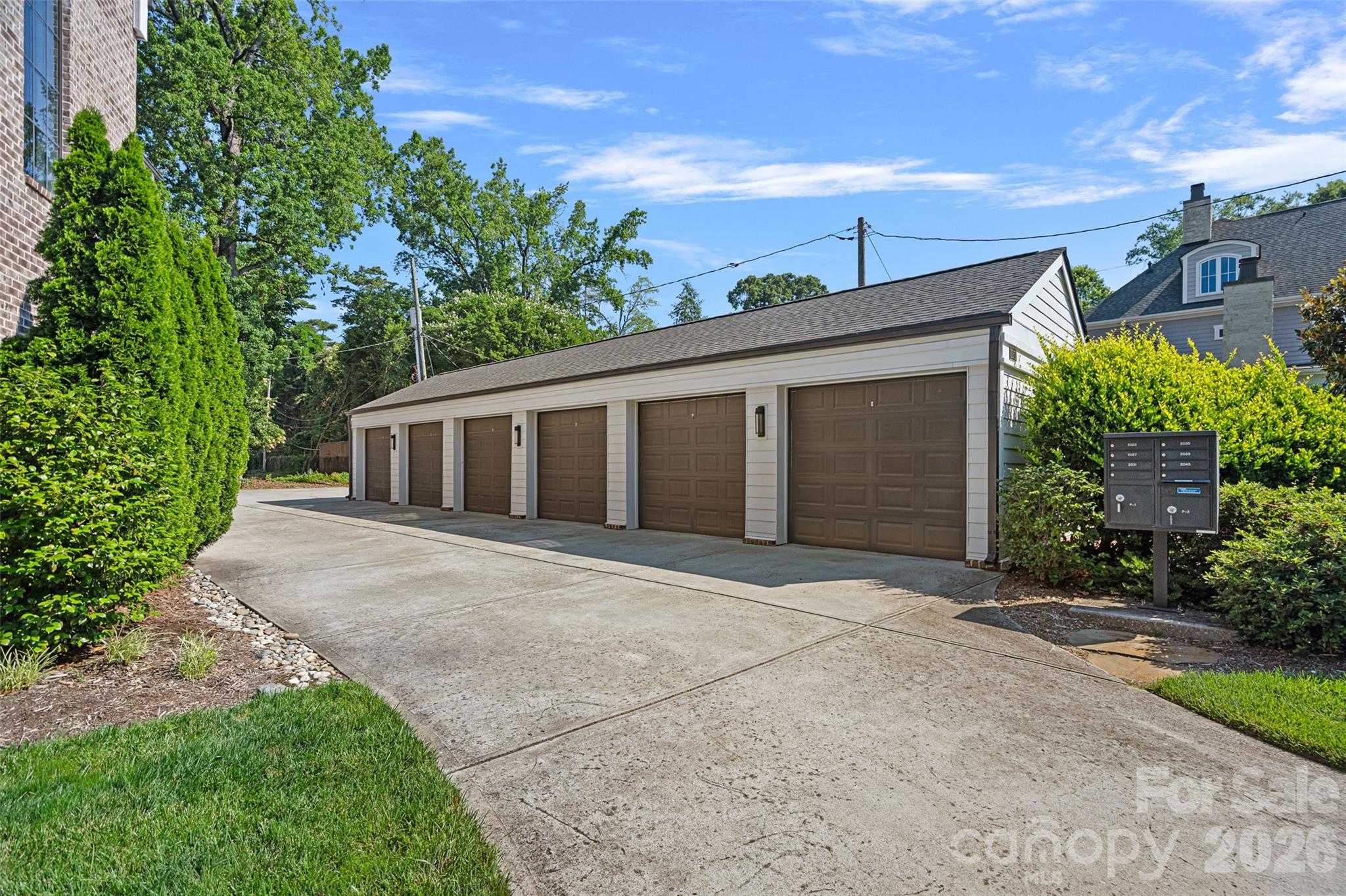 2023 Lynnwood Dr, Charlotte, NC 28209