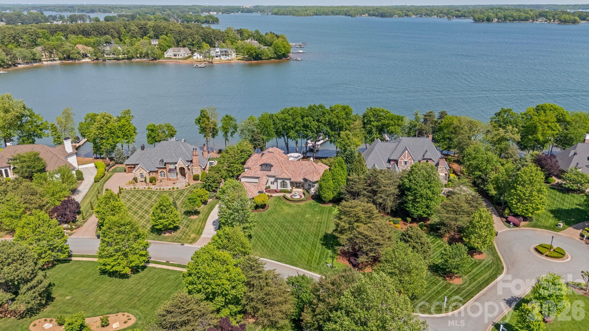 215 Milford Cir, Mooresville, NC 28117