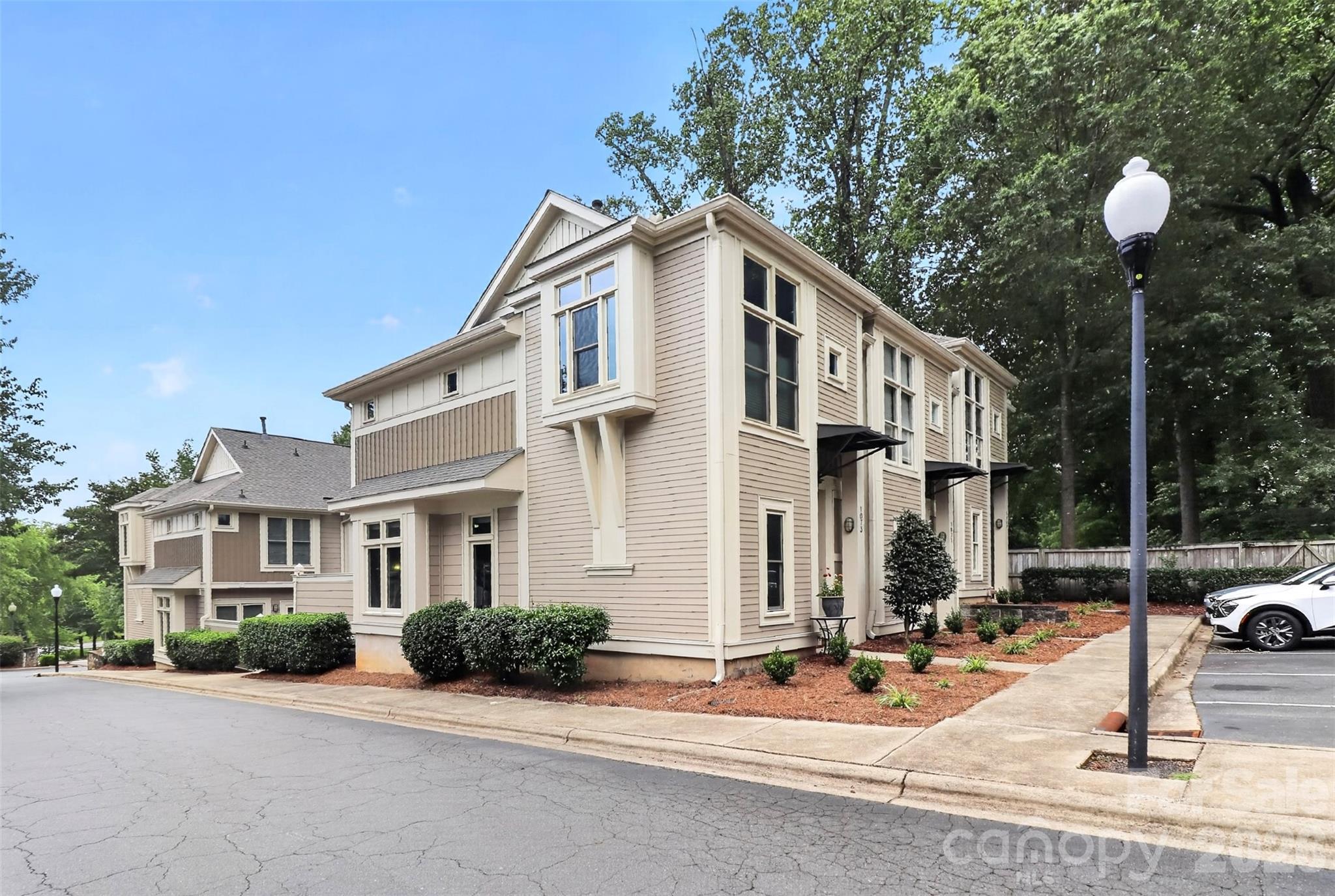 1073 Park West Dr, Charlotte, NC 28209