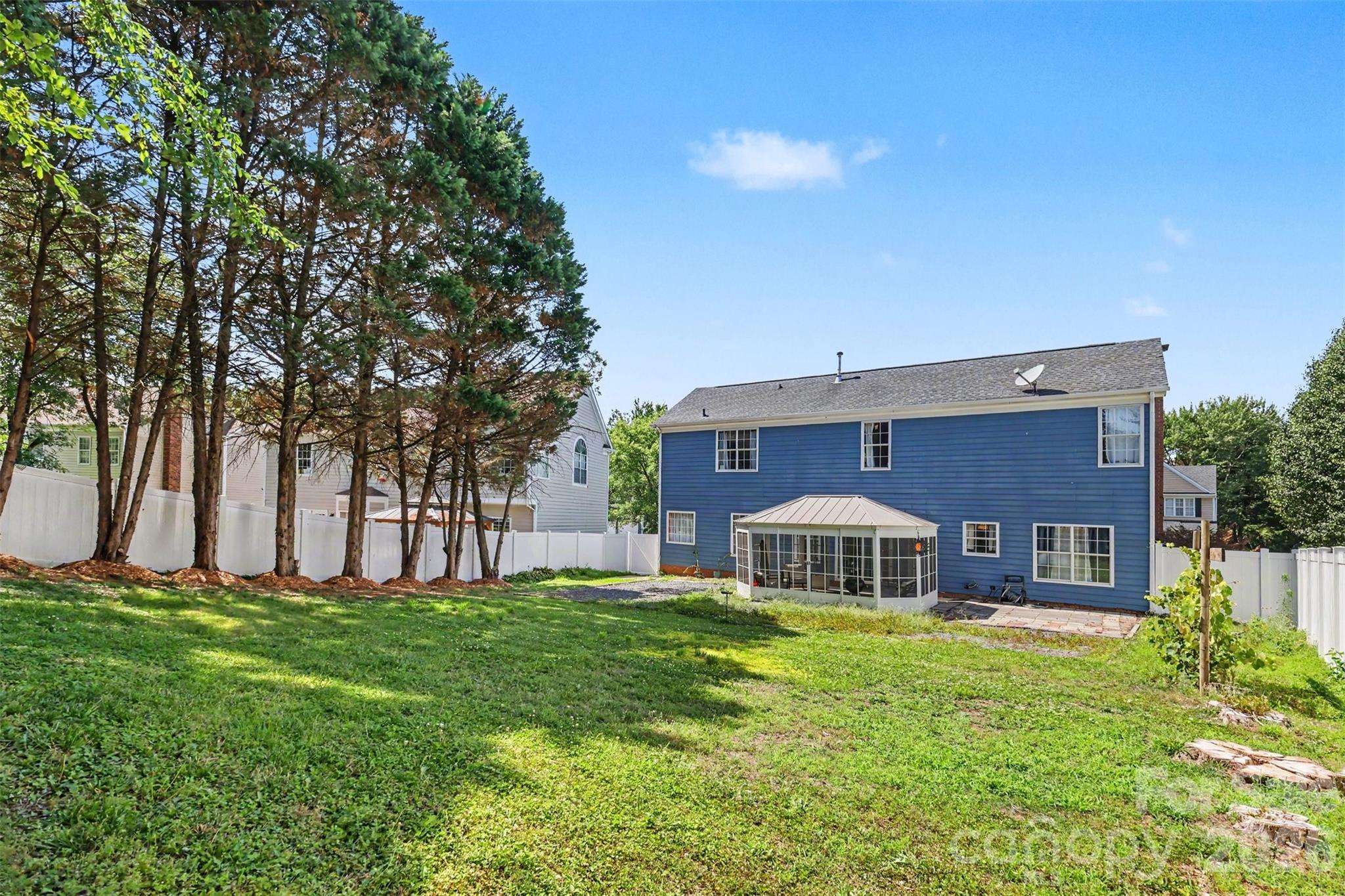 11232 Laurel View Dr, Charlotte, NC 28273
