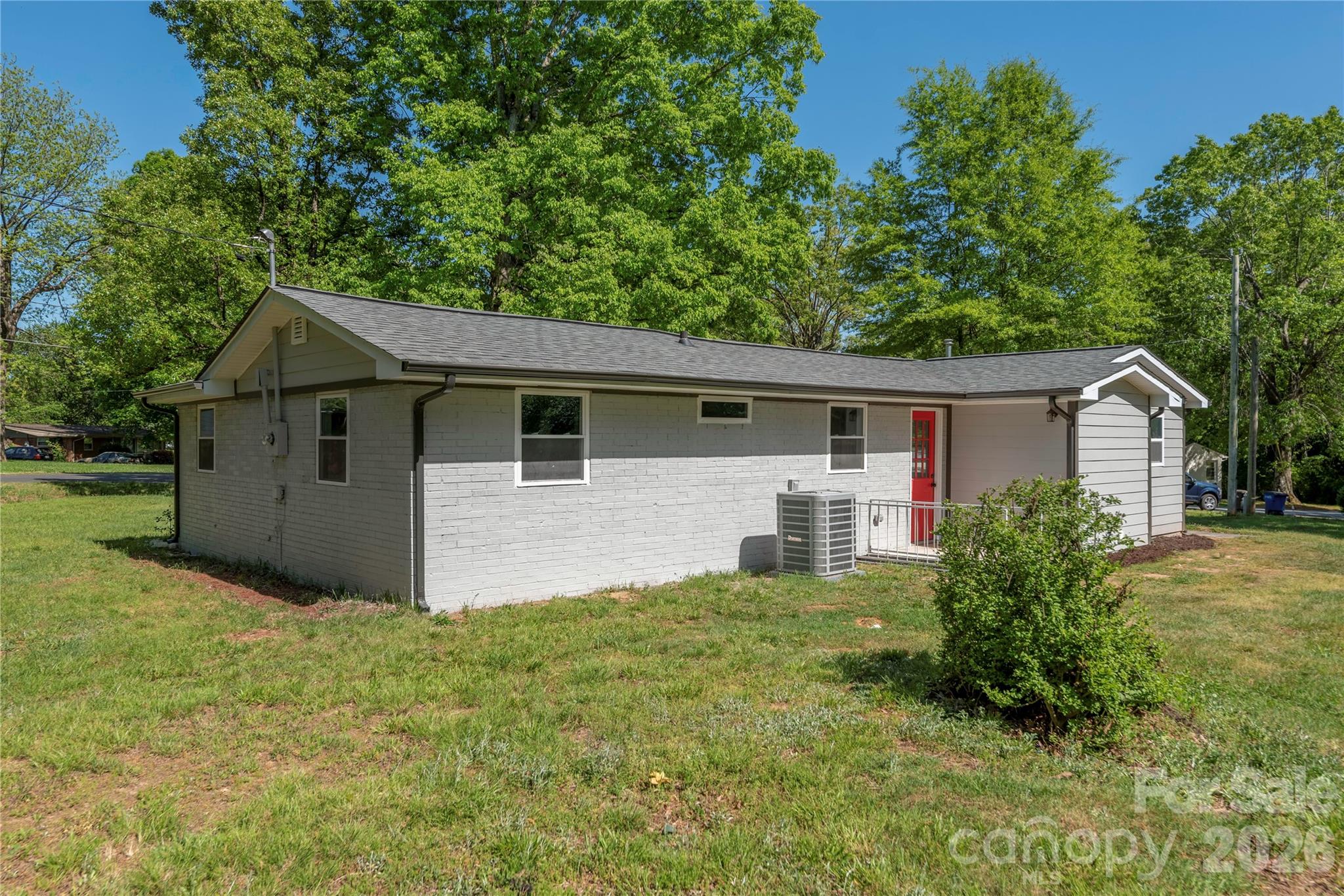 404 Dogwood Ln, Statesville, NC 28625