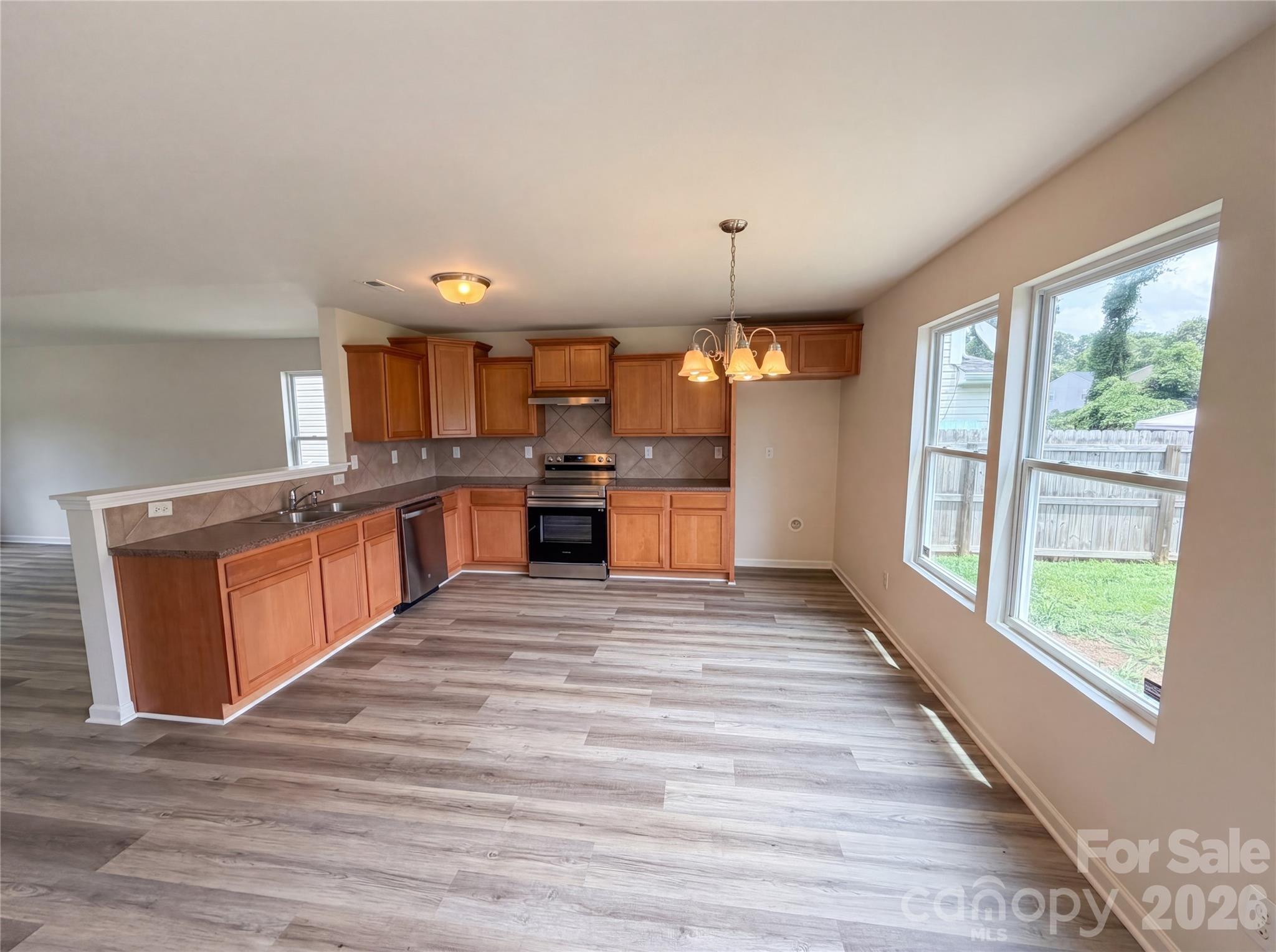 2534 Stream Bank Dr, Charlotte, NC 28269