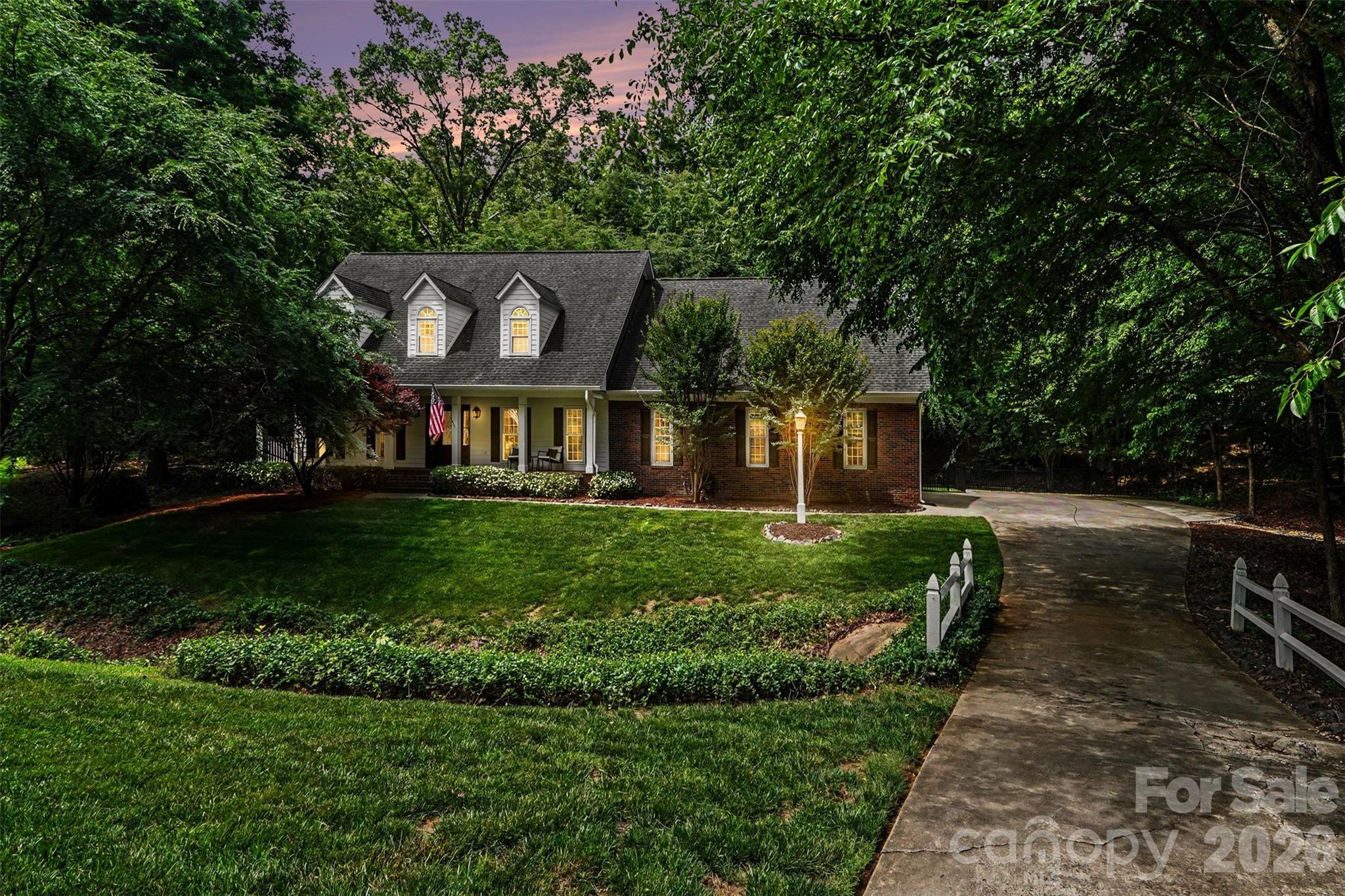 6128 Lake Providence Ln, Charlotte, NC 28277