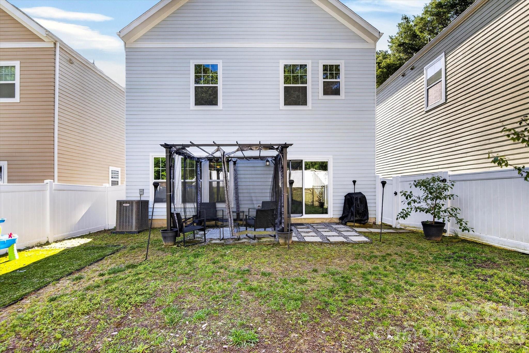 548 Kingsway Cir, Charlotte, NC 28214
