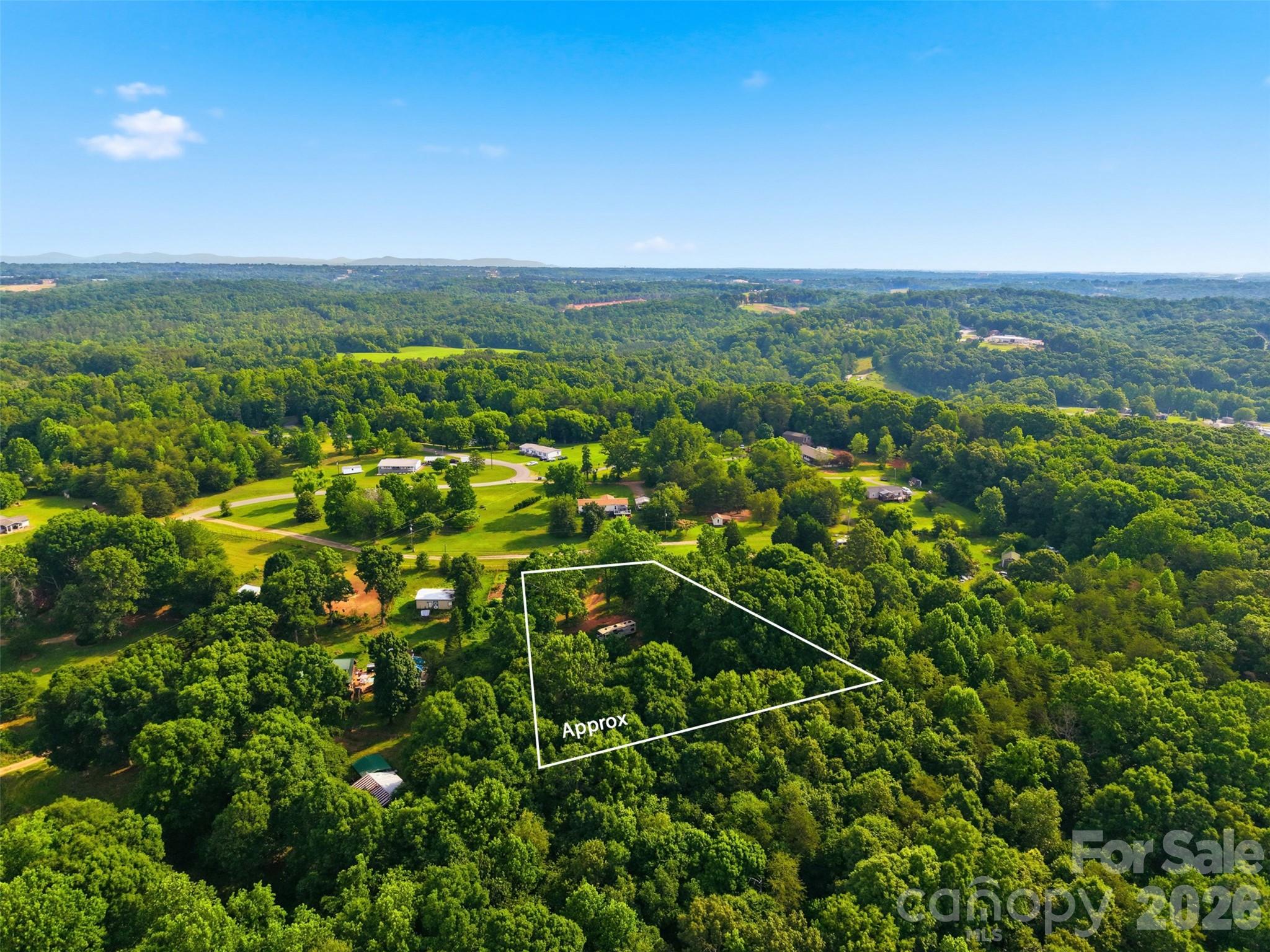 4075 Mamas Garden Dr, Hickory, NC 28602