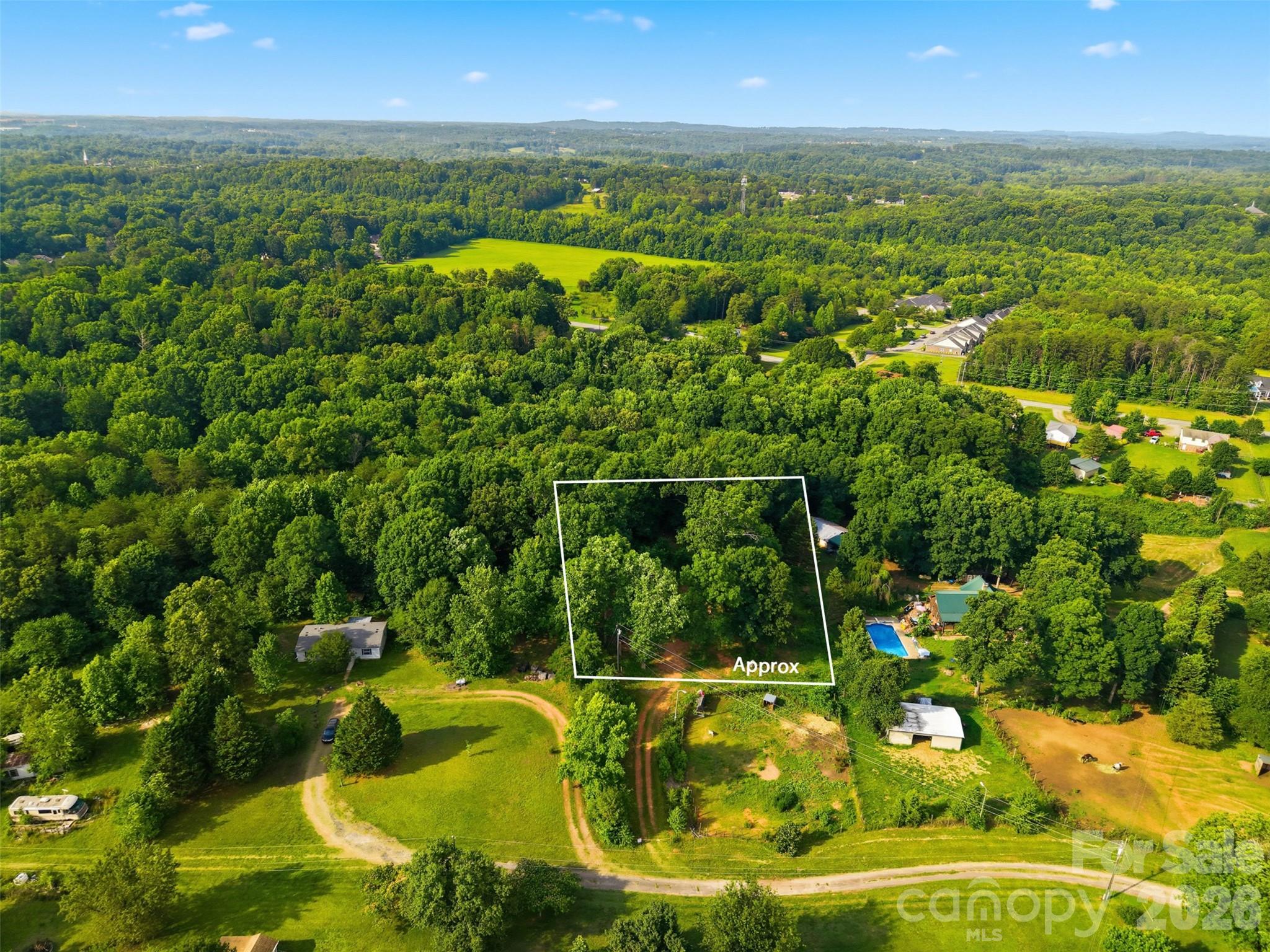 4075 Mamas Garden Dr, Hickory, NC 28602