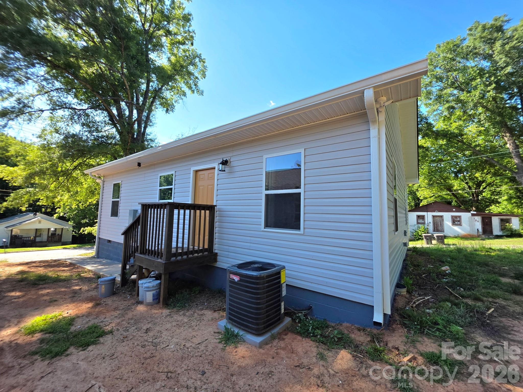 1105 8th St, Statesville, NC 28677