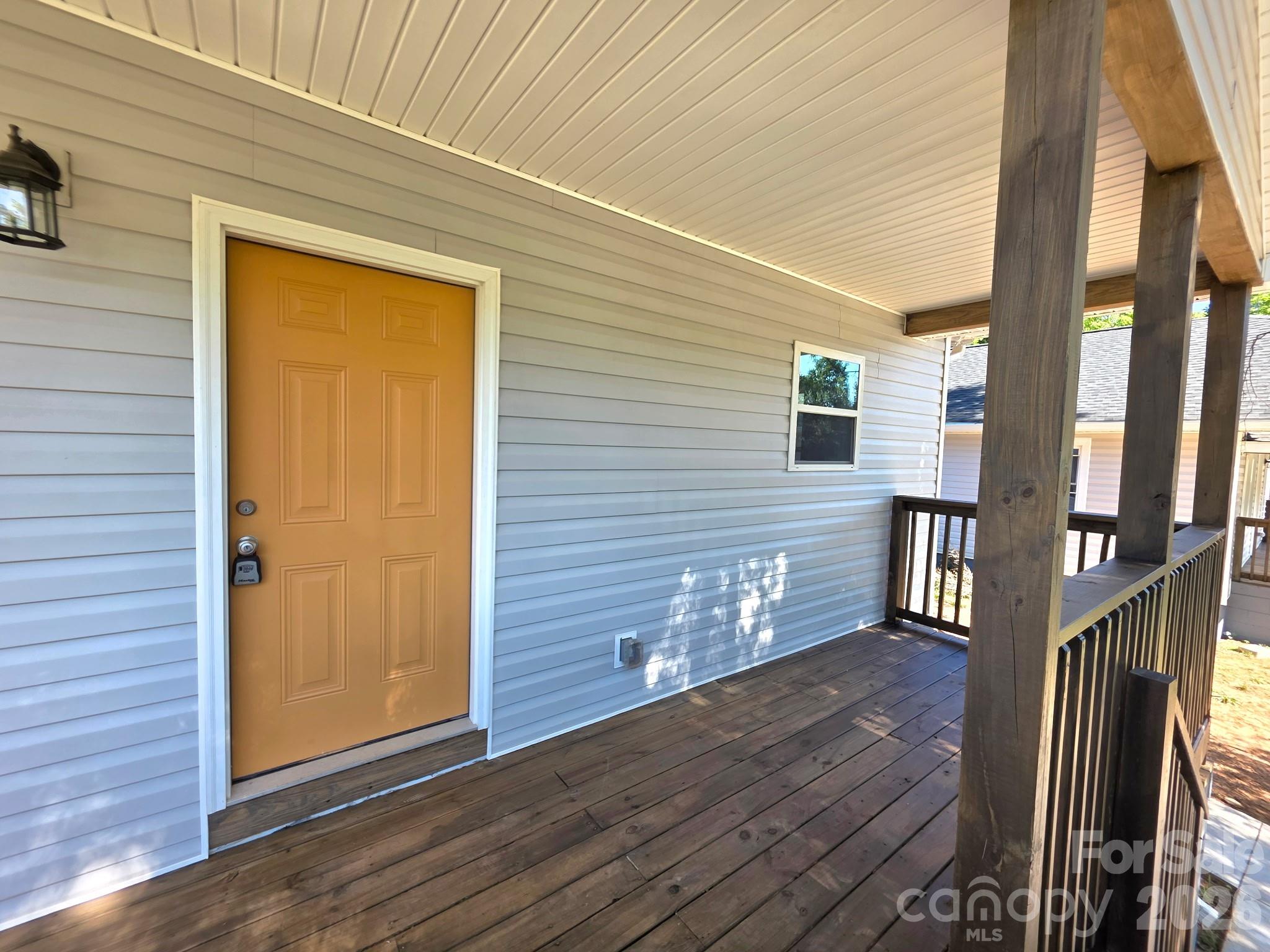 1105 8th St, Statesville, NC 28677