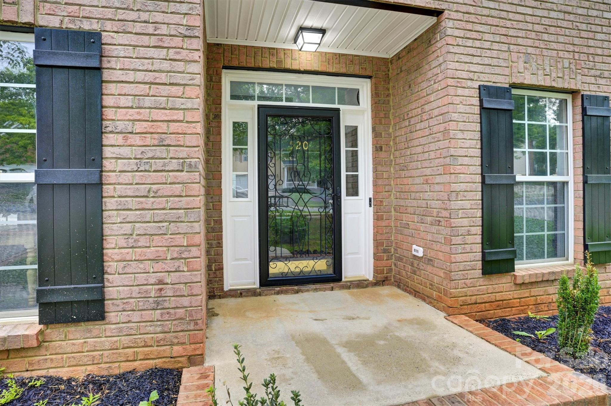 520 Grantham Ln, Charlotte, NC 28262