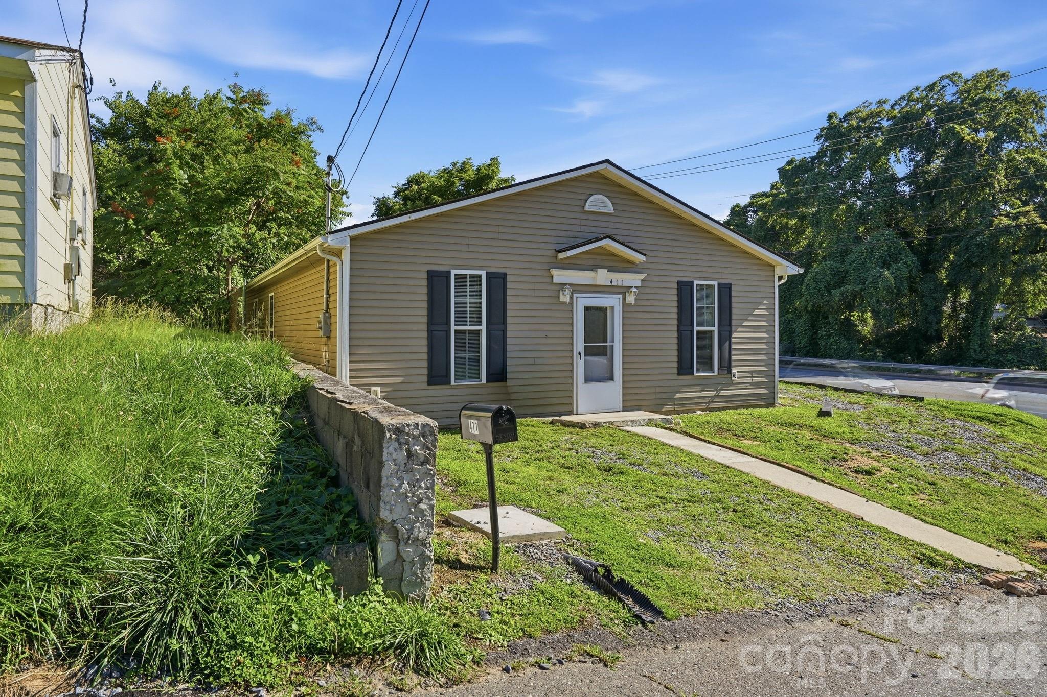 411 W Sullivan St, Gastonia, NC 28052
