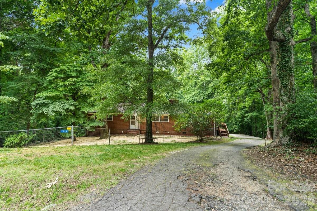 7328 Everett Dr, Charlotte, NC 28214
