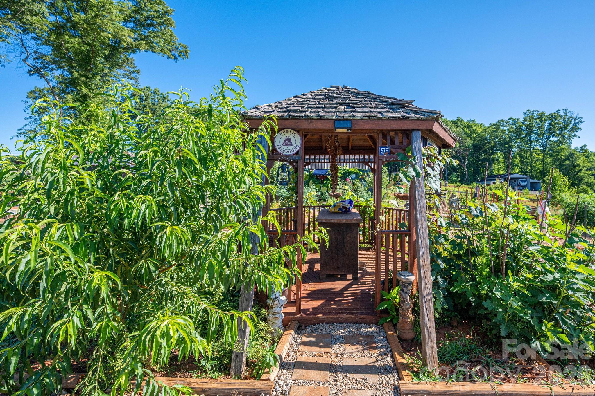 1484 Null Rd, Lincolnton, NC 28092