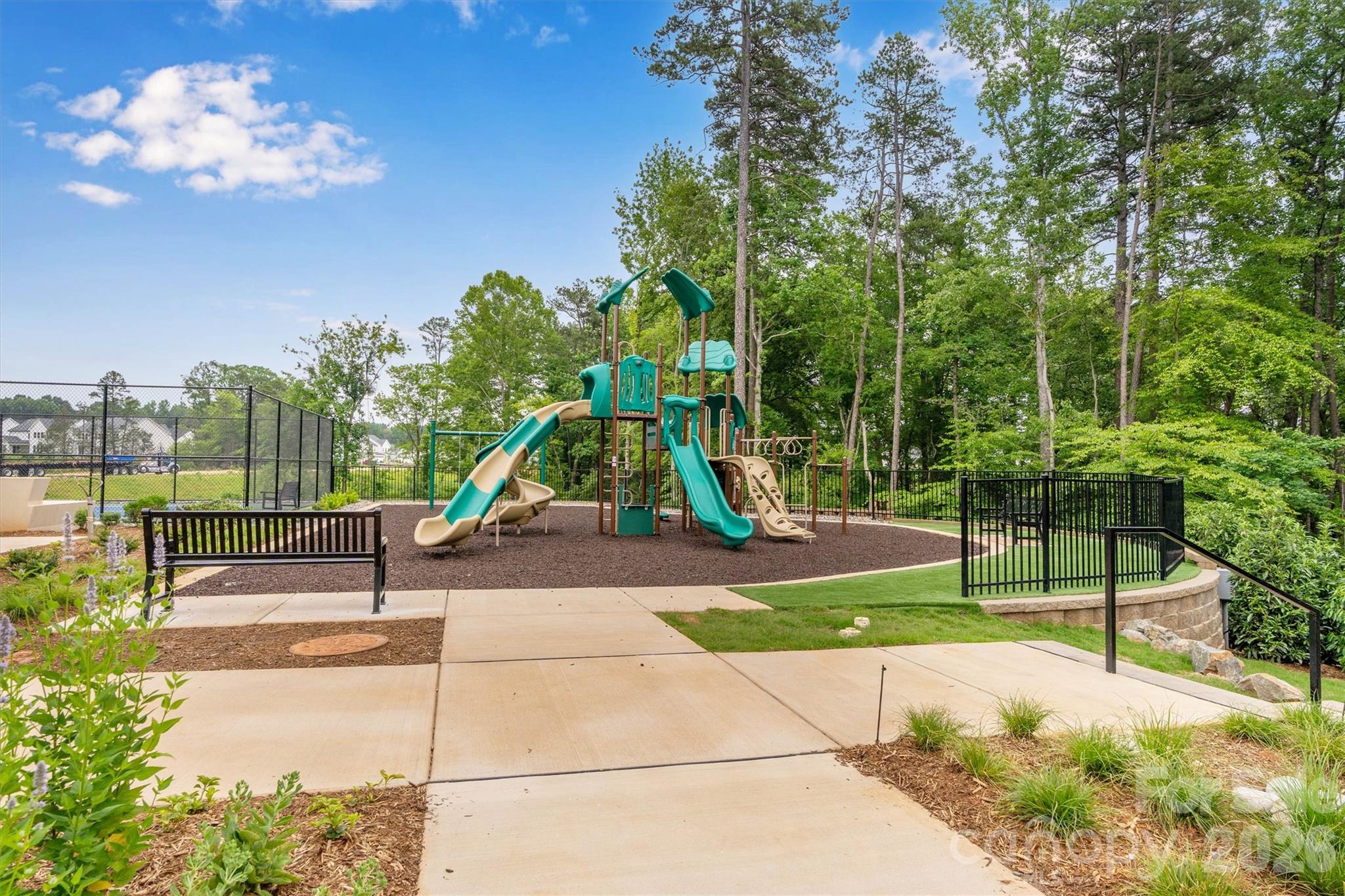 8025 Brookbank Dr, Charlotte, NC 28269