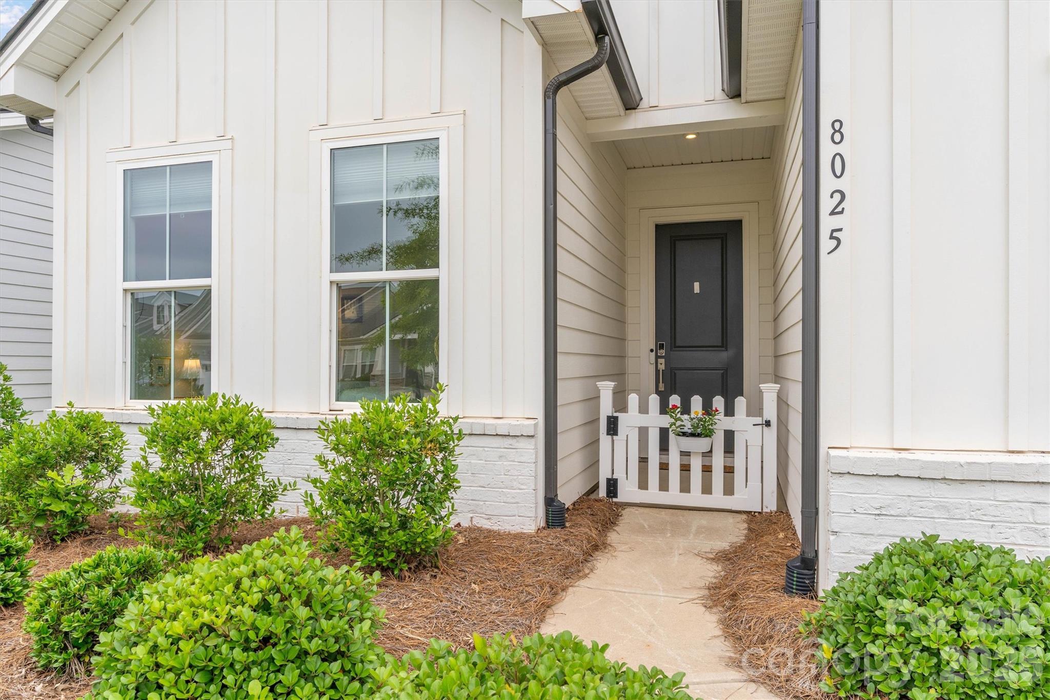 8025 Brookbank Dr, Charlotte, NC 28269