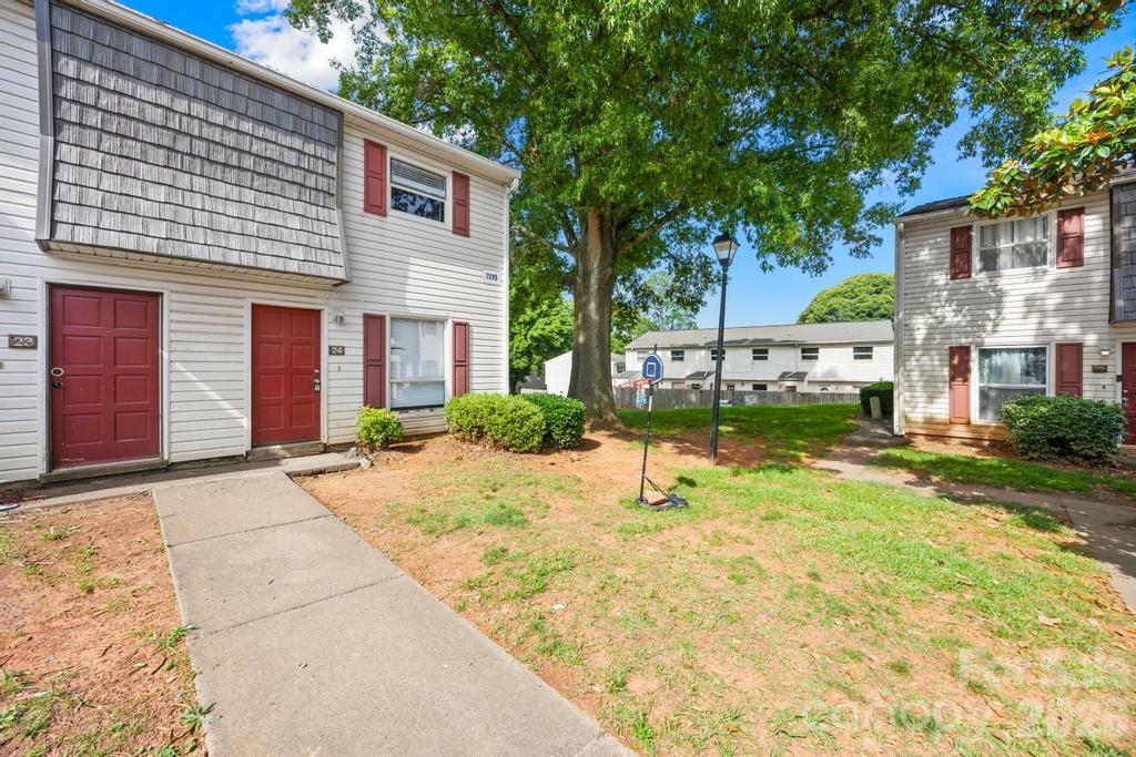 7915 Oak Meadow Ct, Charlotte, NC 28210