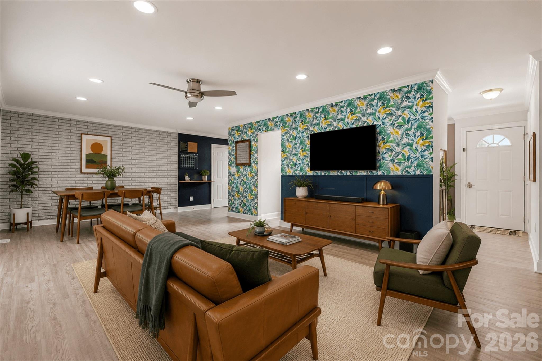 7048 Delta Lake Dr, Charlotte, NC 28215