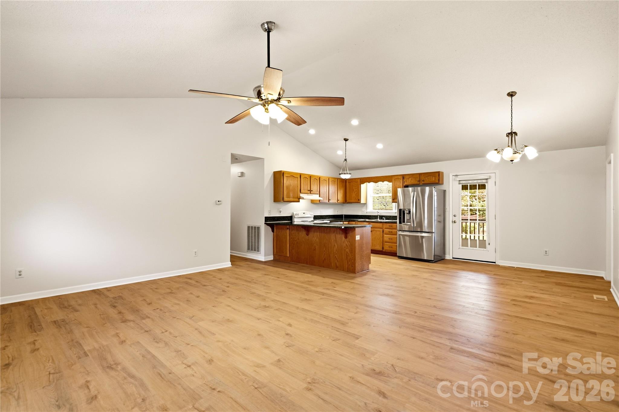 3892 Stoney Creek Dr, Lincolnton, NC 28092