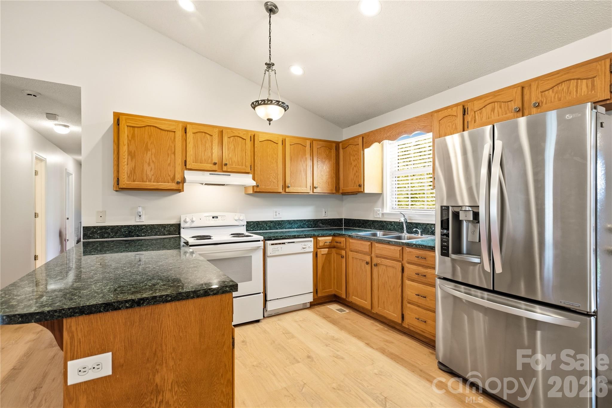 3892 Stoney Creek Dr, Lincolnton, NC 28092
