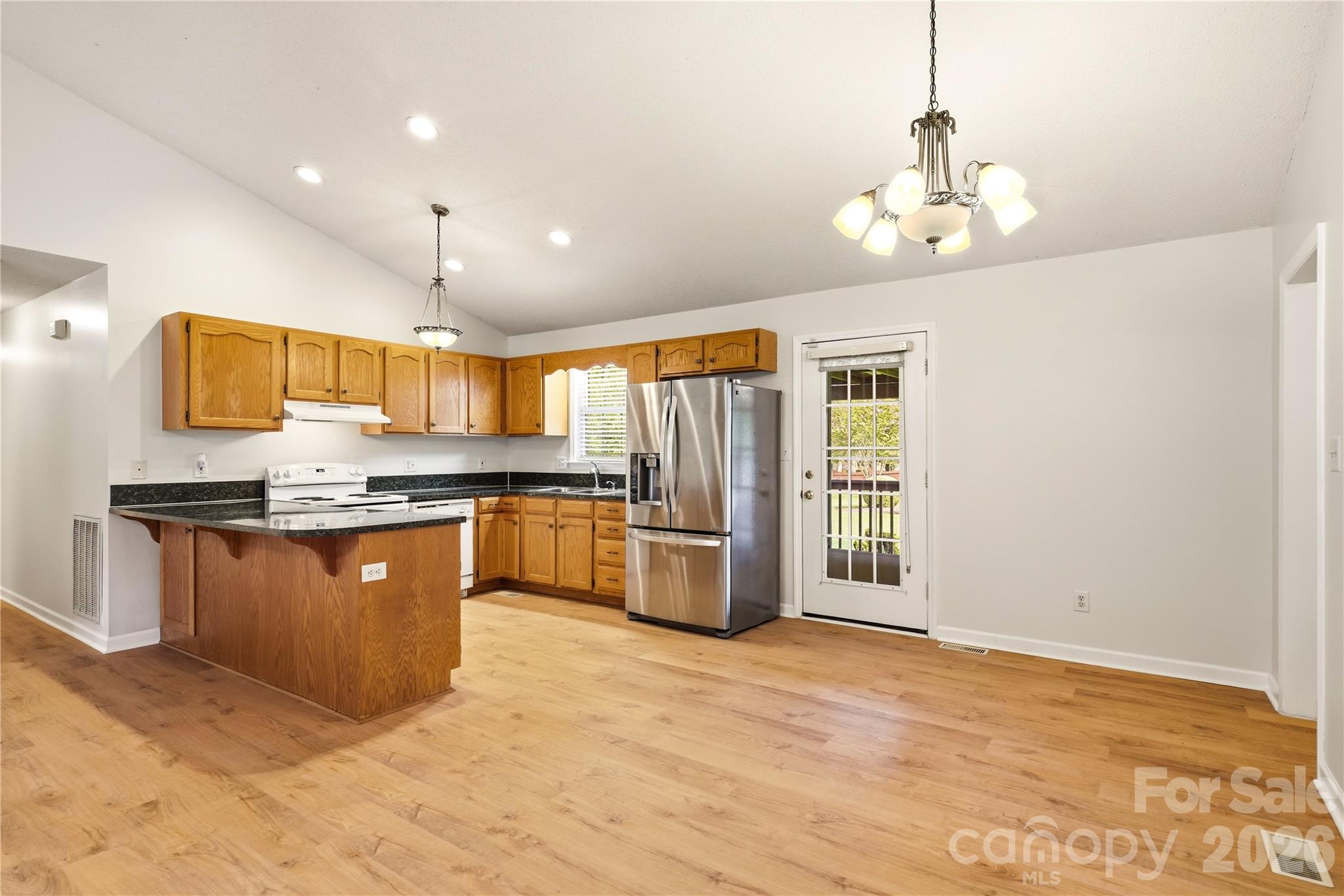 3892 Stoney Creek Dr, Lincolnton, NC 28092