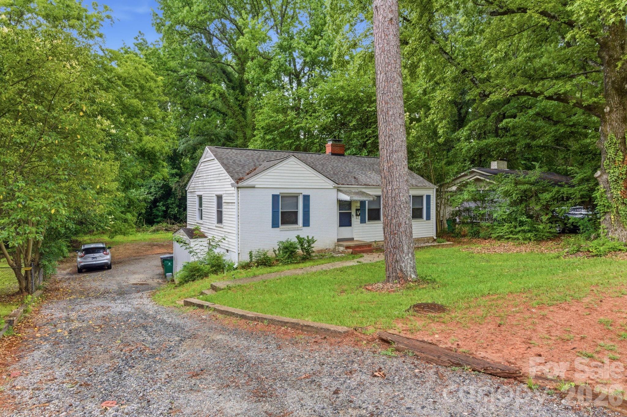 1909 Camp Greene St, Charlotte, NC 28208