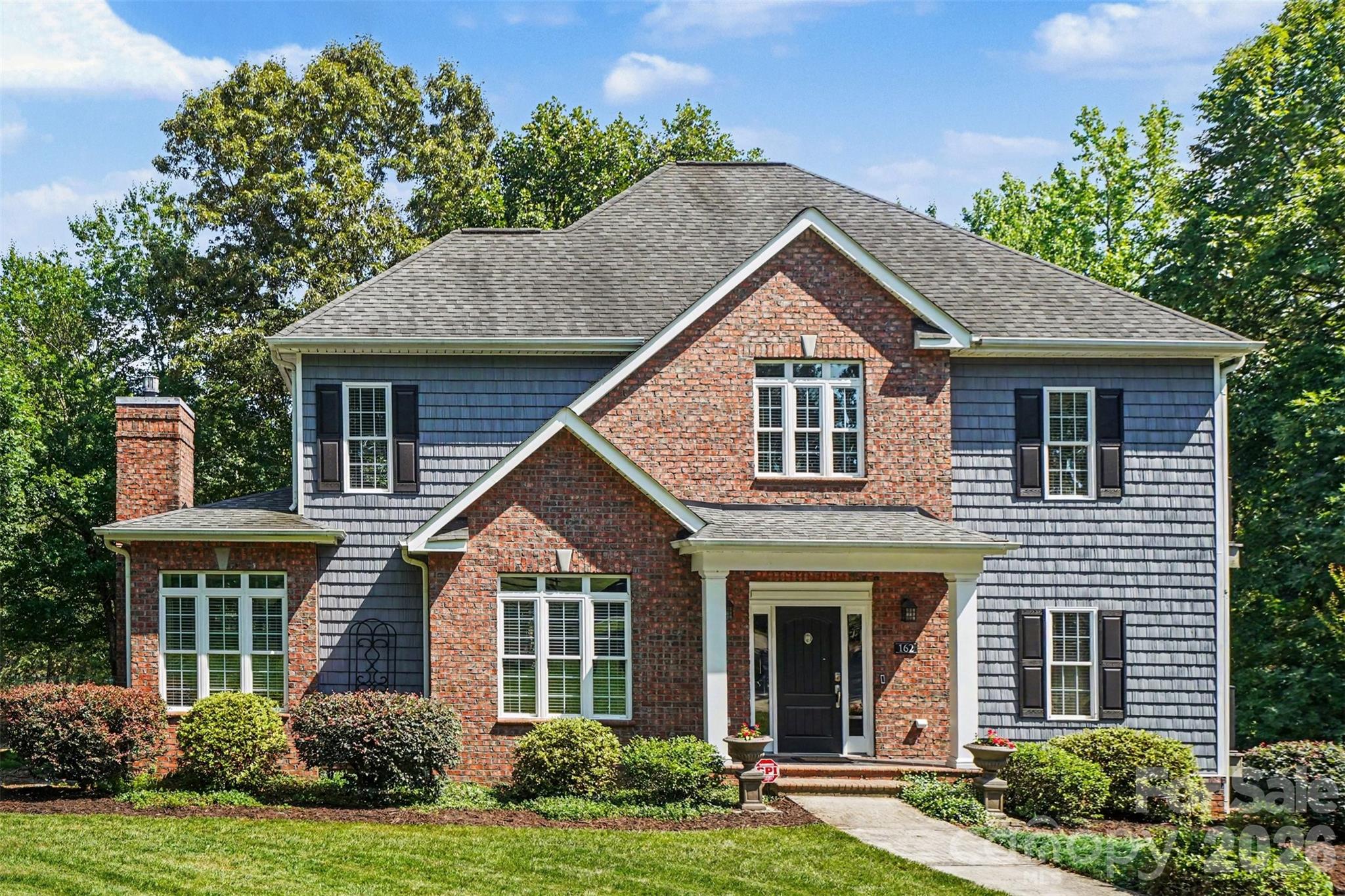162 Twin Lakes Dr, Statesville, NC 28625