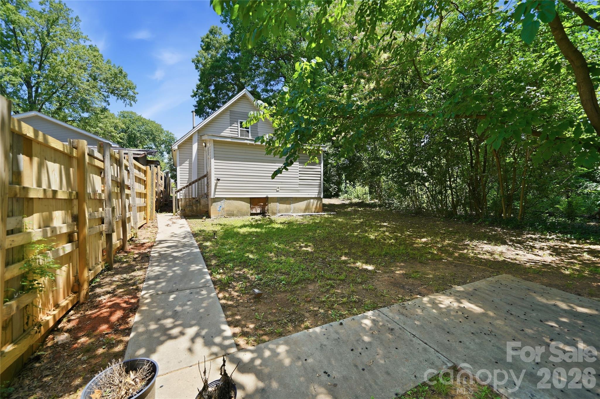 933 Rowan St, Charlotte, NC 28208
