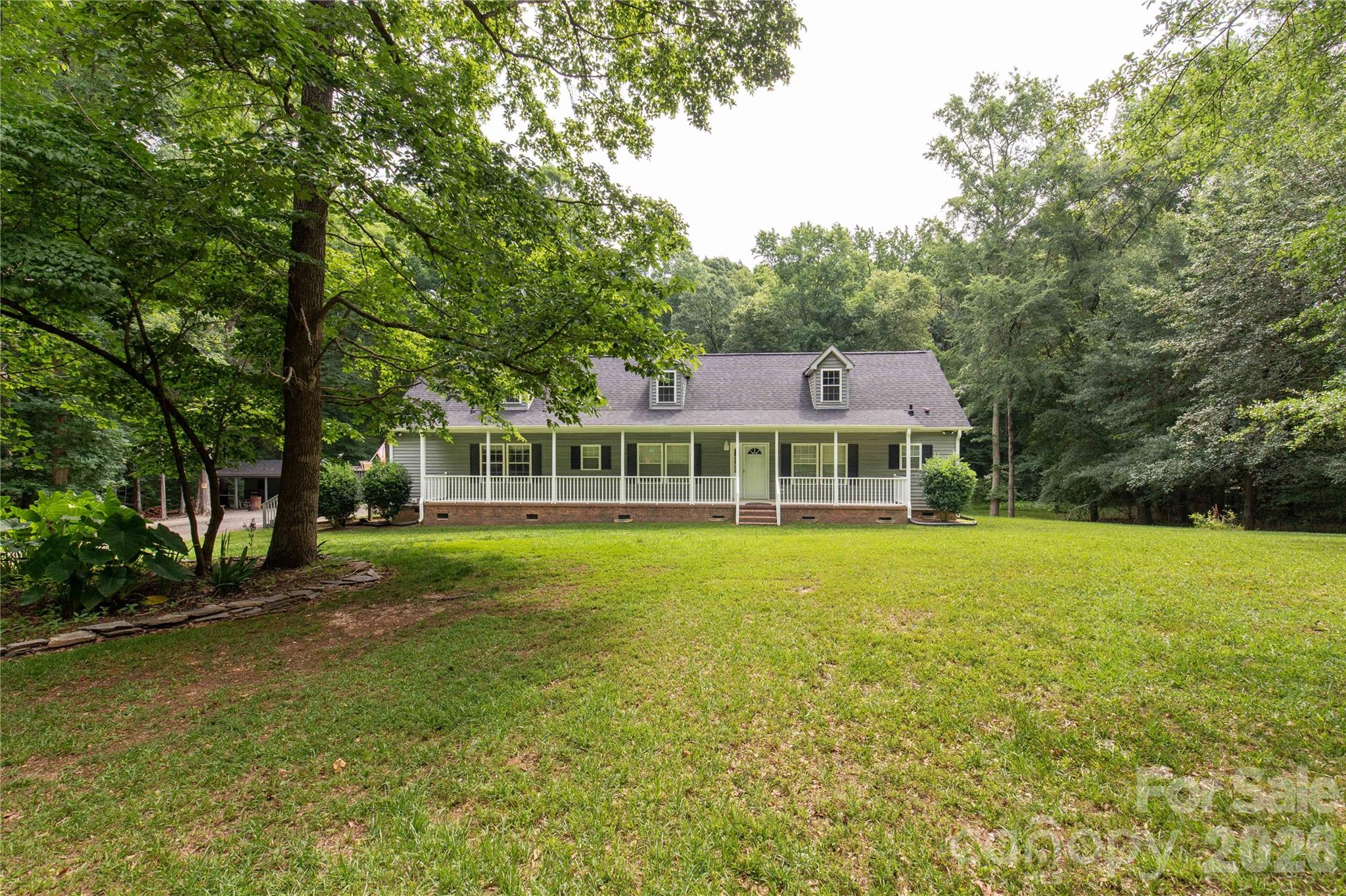 1738 Charlotte Hw, Lancaster, SC 29720