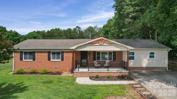 138 Shumaker Dr, Statesville, NC 28625