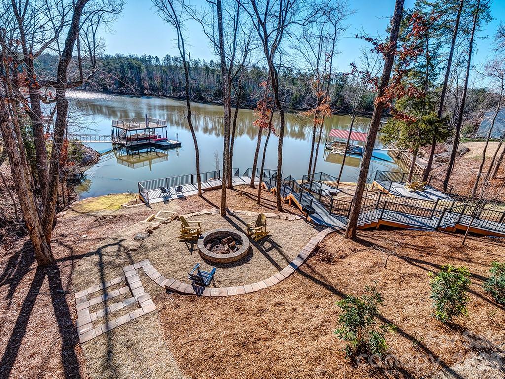 11261 Island View Ln, Lancaster, SC 29720