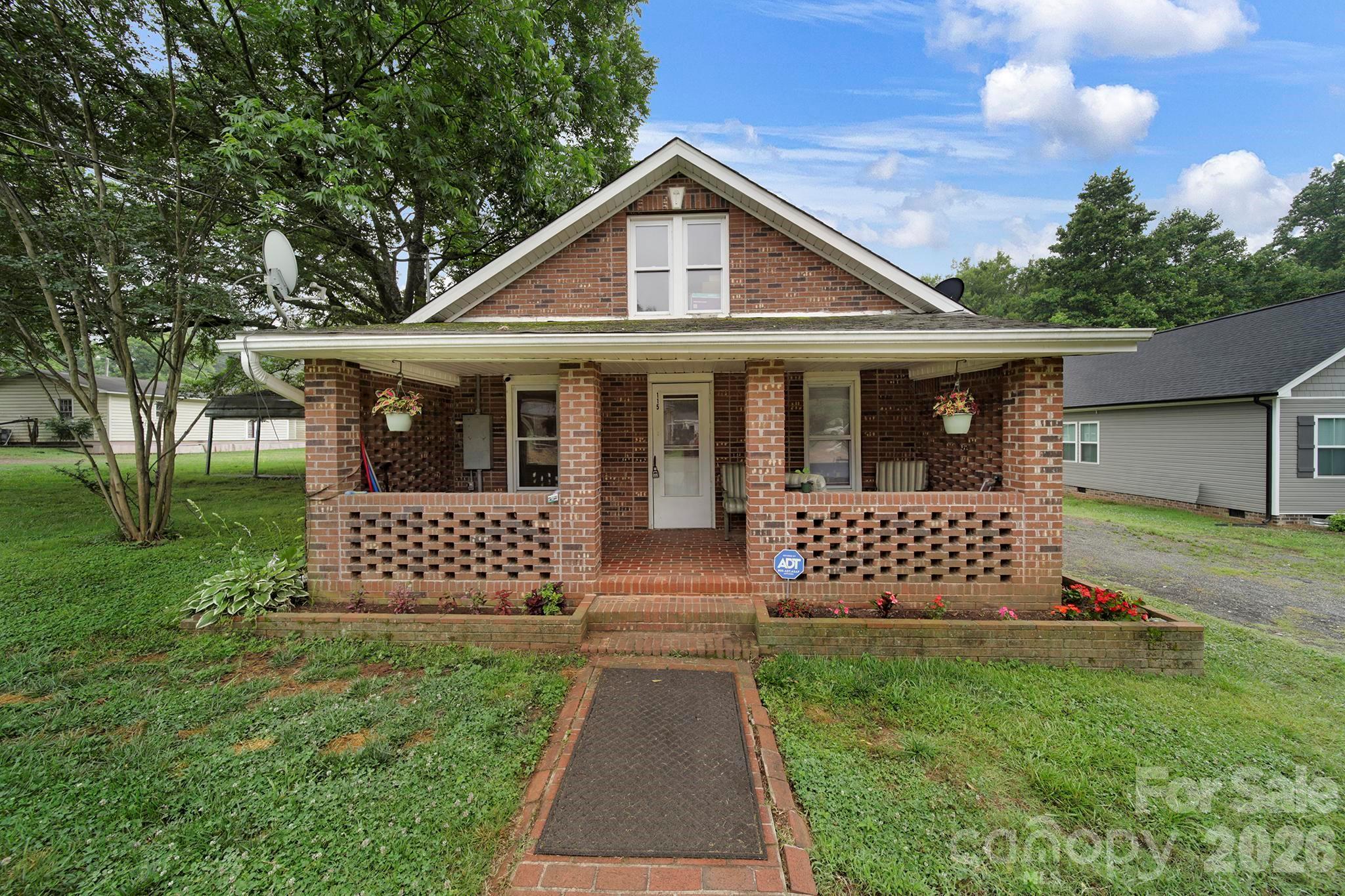 115 Lippard St, Statesville, NC 28677