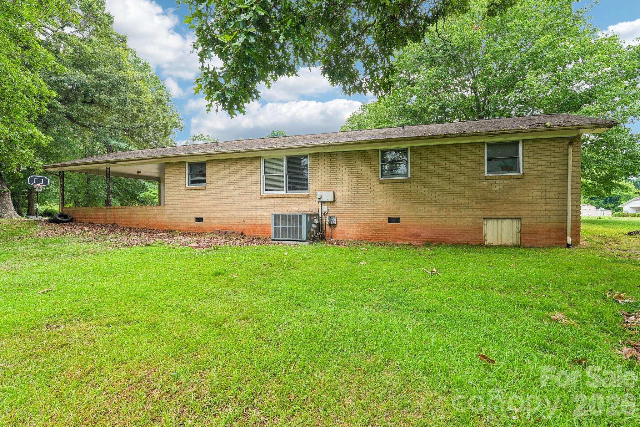 2130 23rd Street Pl NE, Hickory, NC 28601
