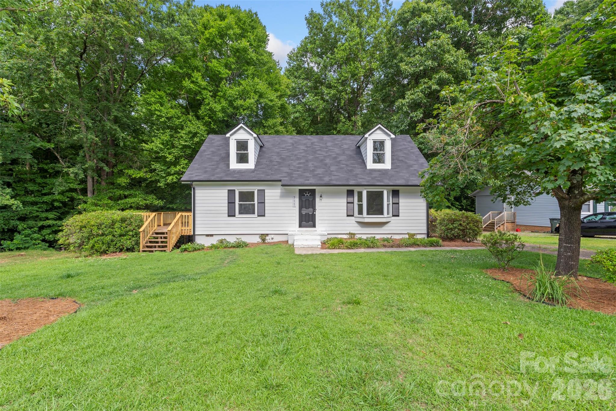 711 King Arthur Dr, Gastonia, NC 28056