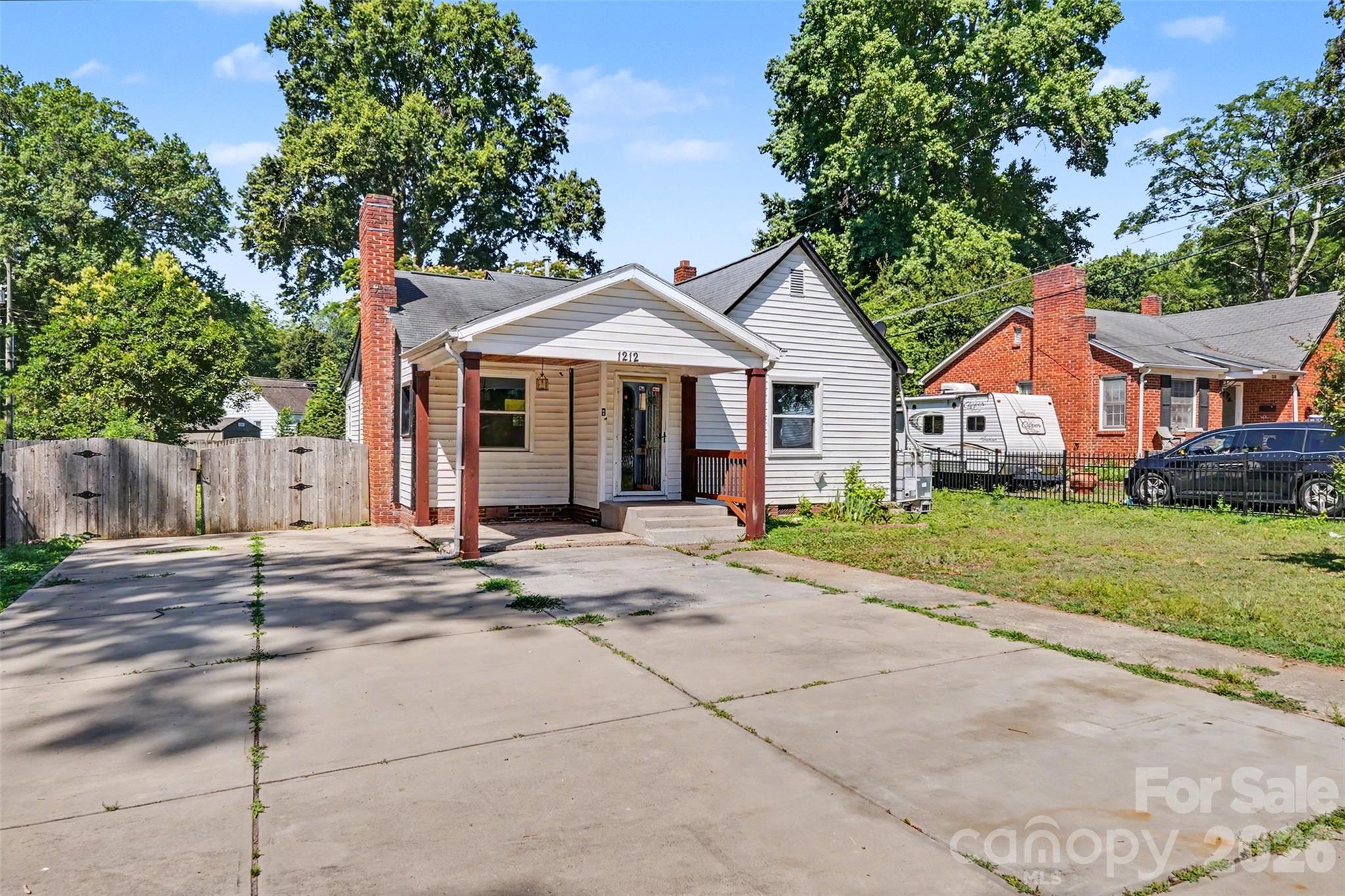 1212 Meadow Ln, Charlotte, NC 28205