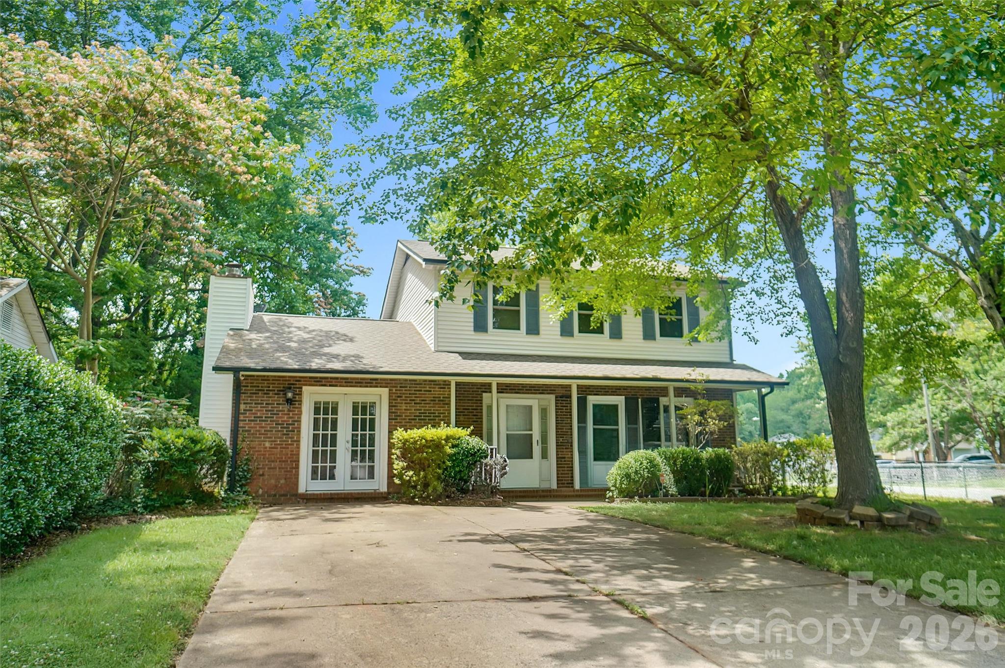 900 Highland Mist Ln, Charlotte, NC 28215