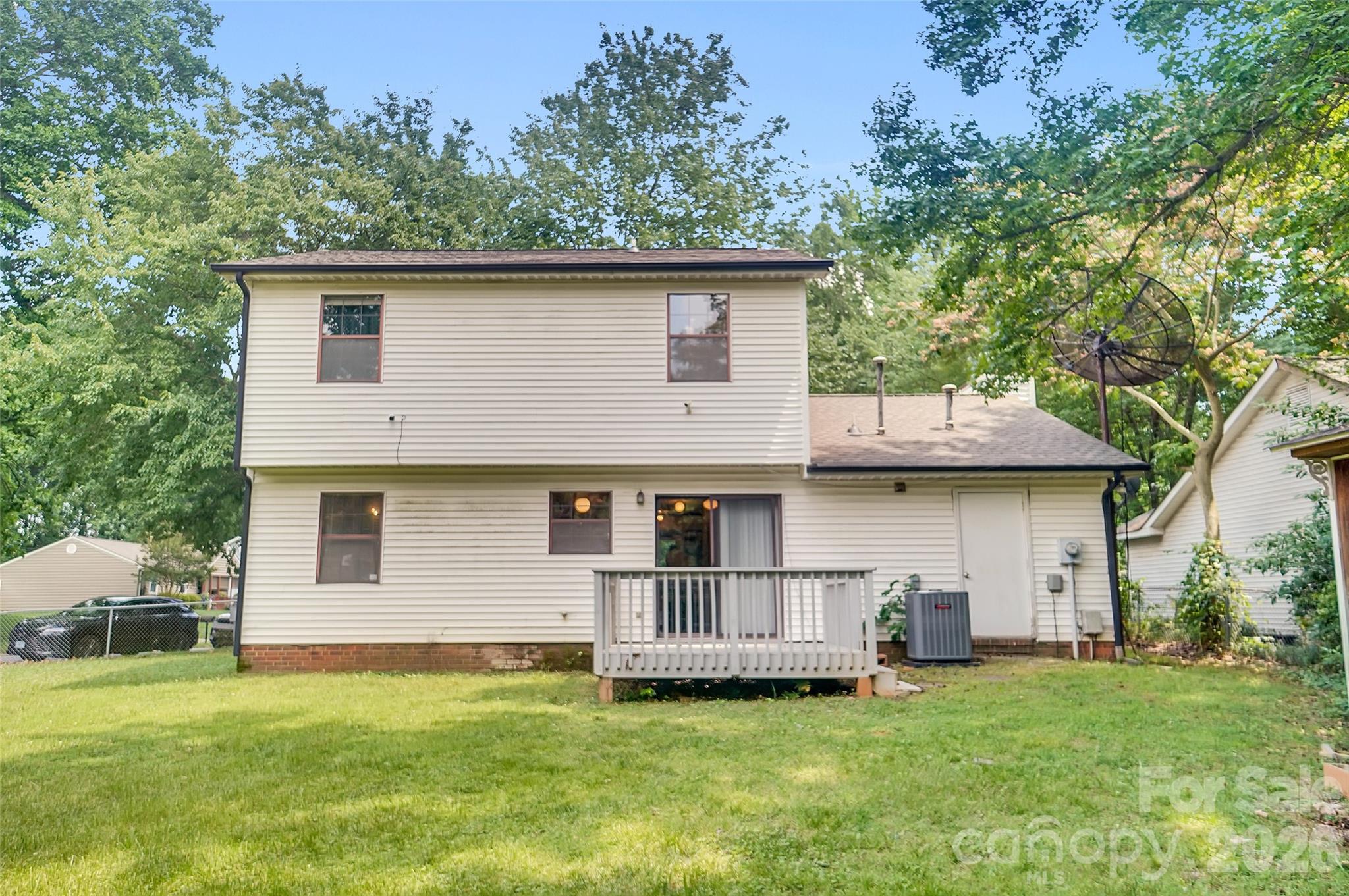 900 Highland Mist Ln, Charlotte, NC 28215