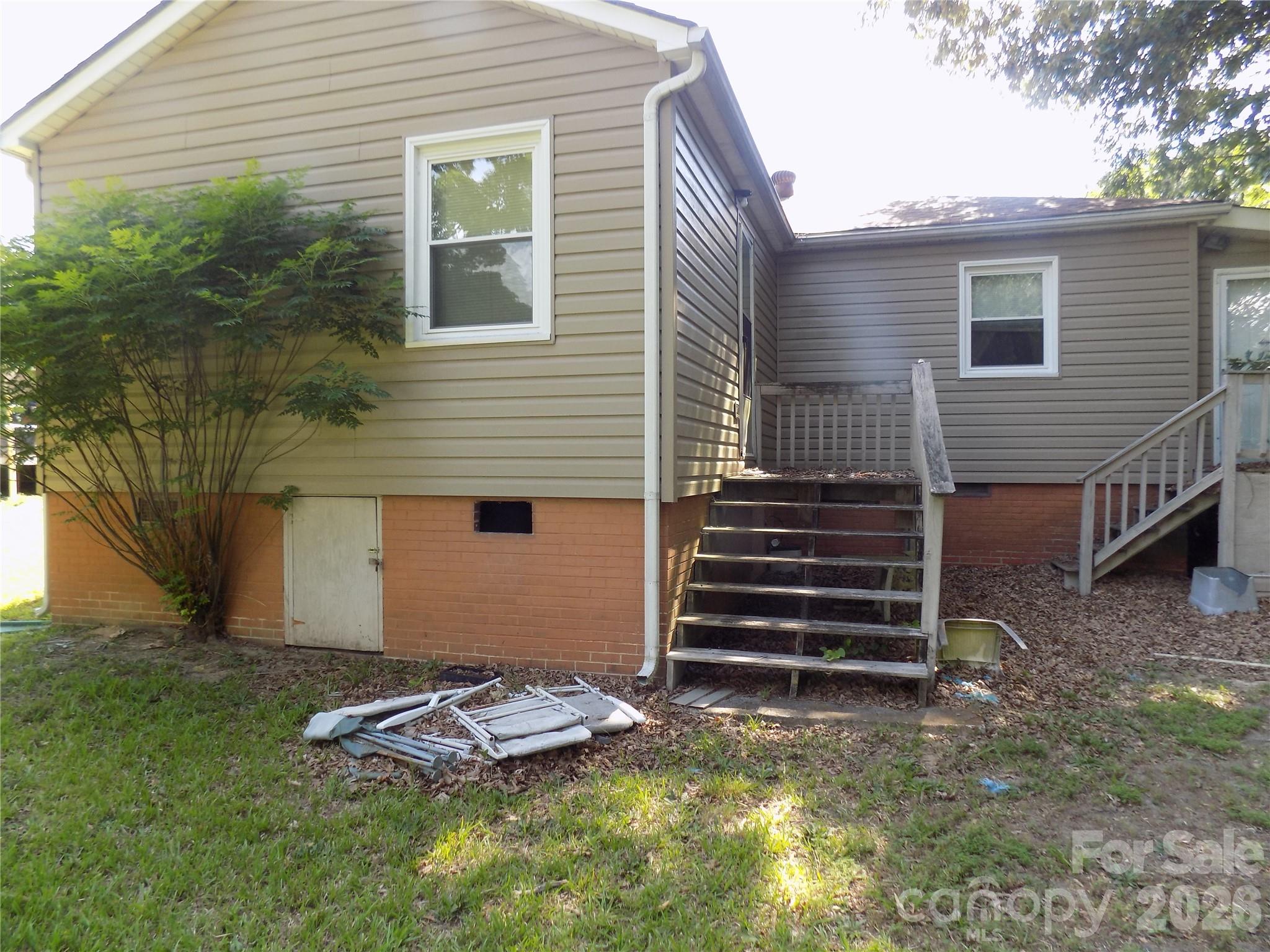 308 S Vine St, Gastonia, NC 28052