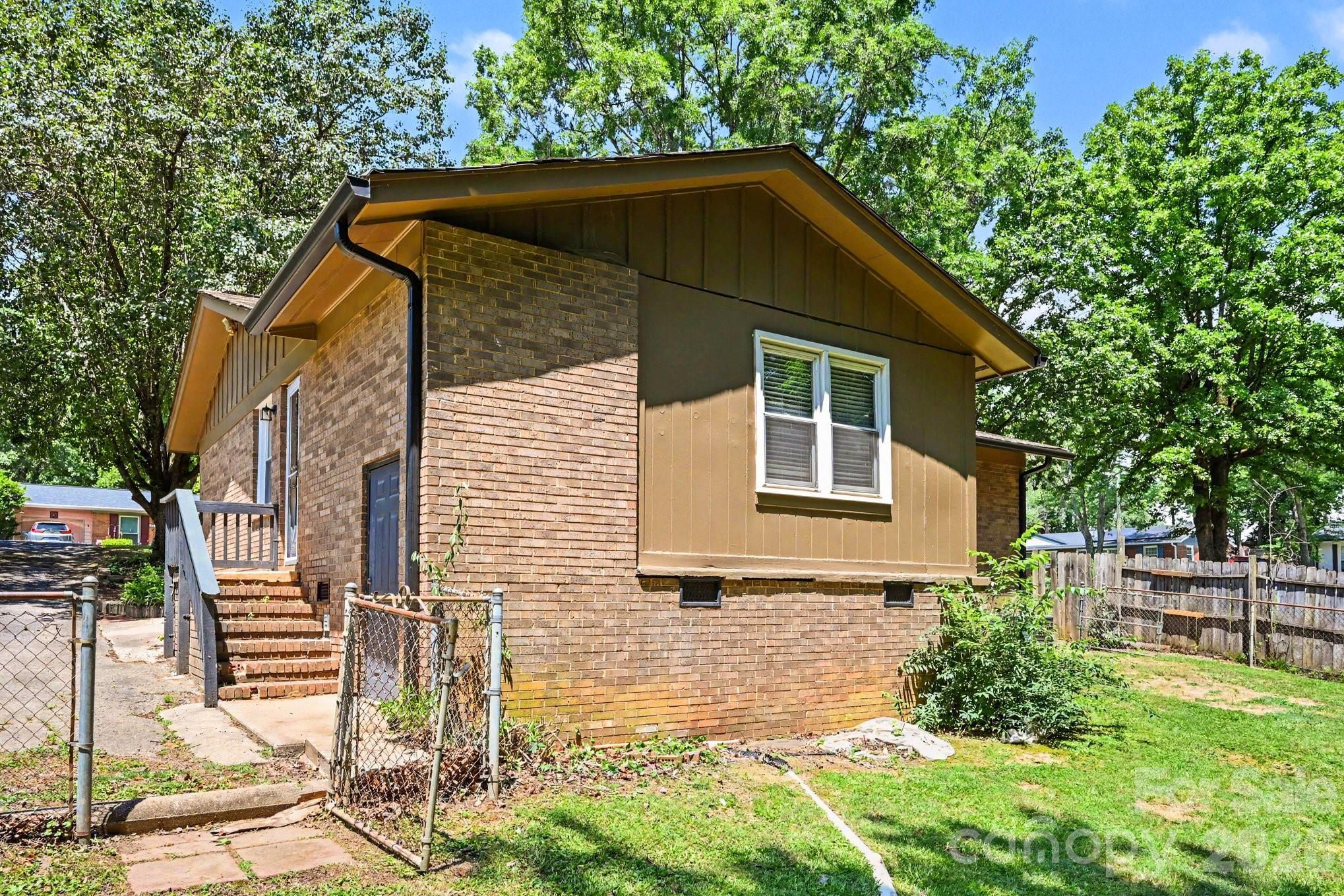 1126 Claremont Rd, Charlotte, NC 28214