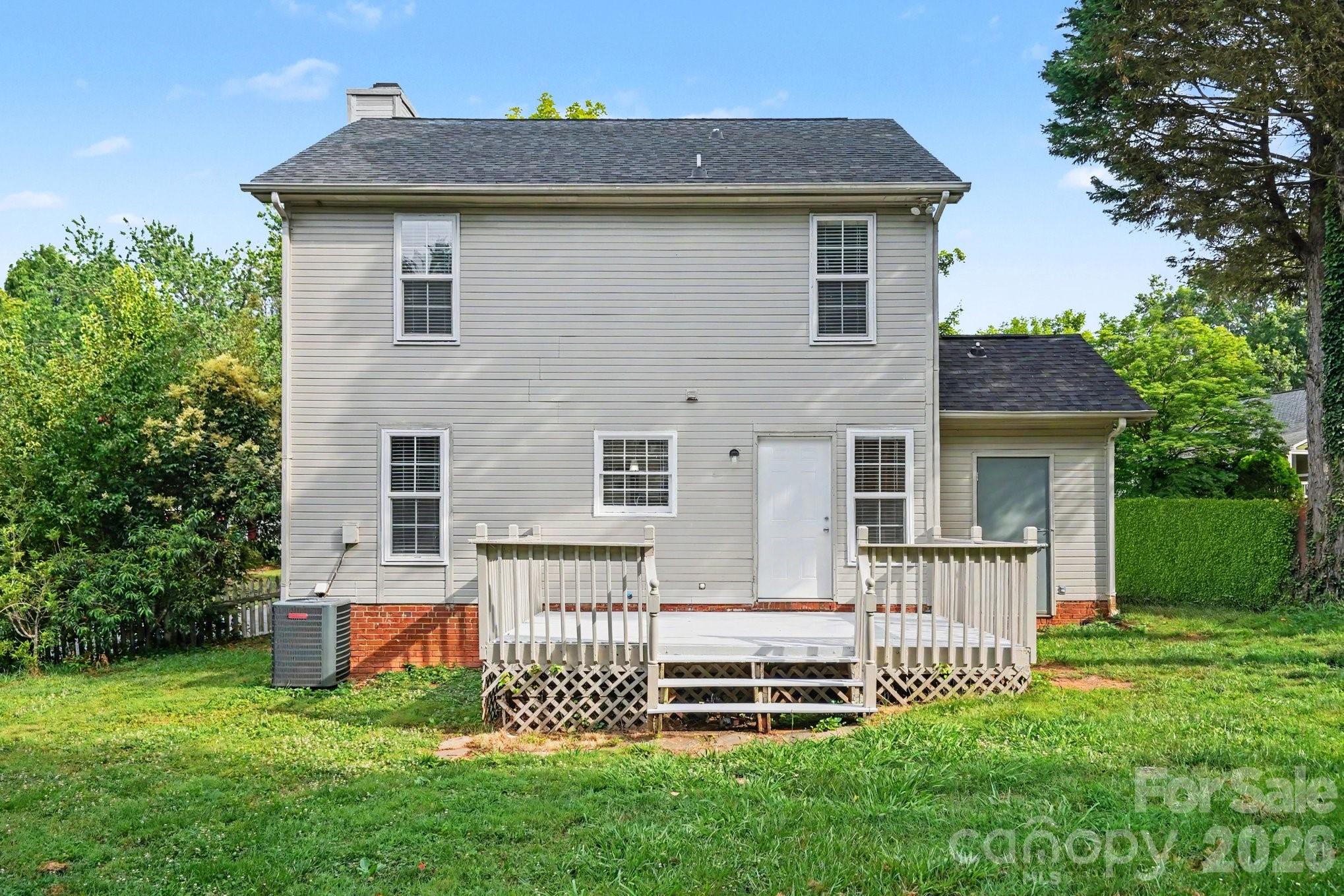 8904 Brown Oak Ct, Charlotte, NC 28227