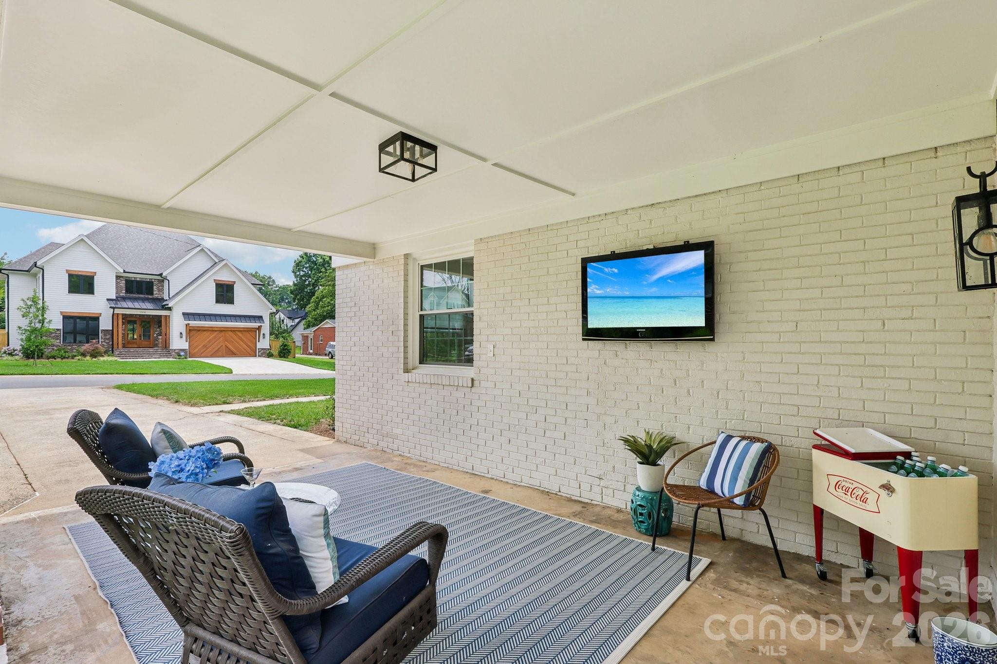 1315 Holmes Dr, Charlotte, NC 28209