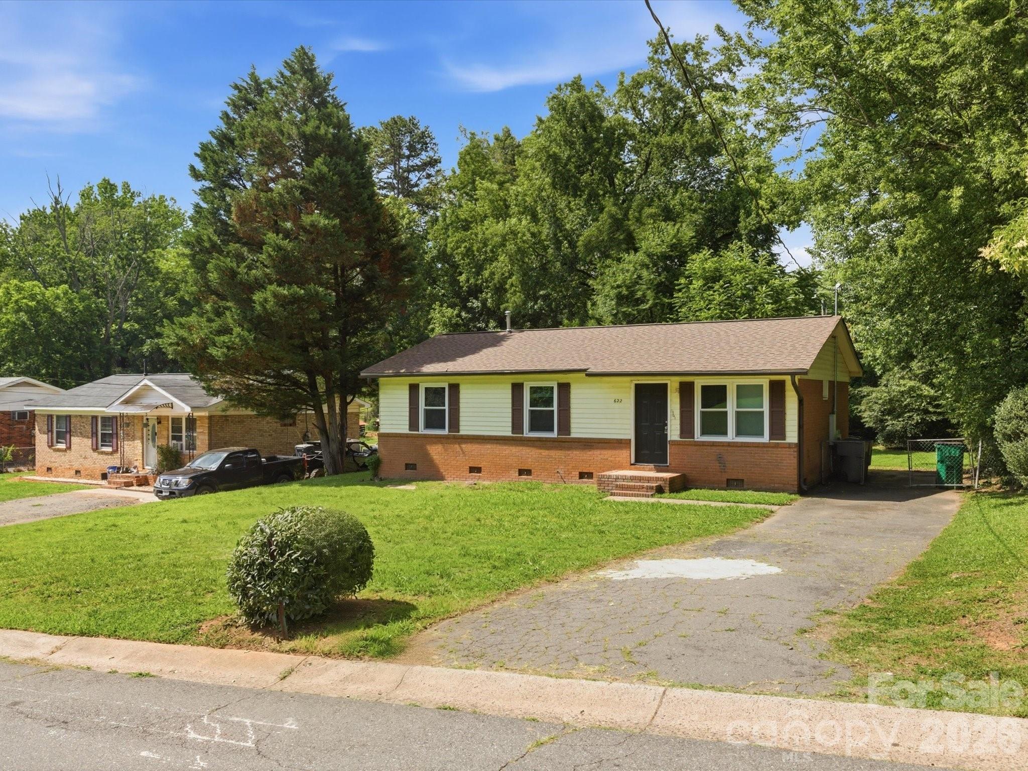 622 Dunbrook Ln, Charlotte, NC 28217