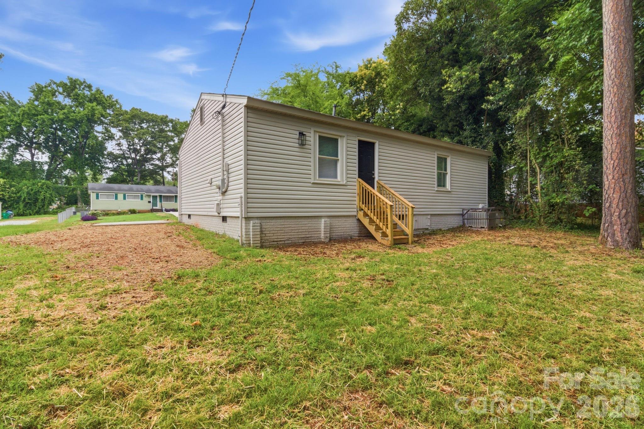 2725 Thornton Rd, Charlotte, NC 28208