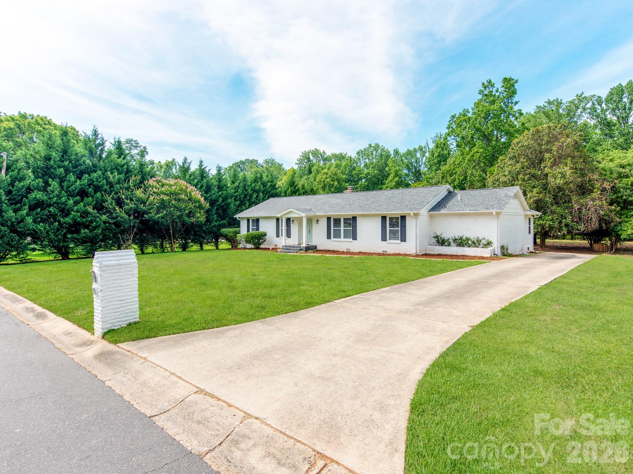629 Belmorrow Dr, Charlotte, NC 28214