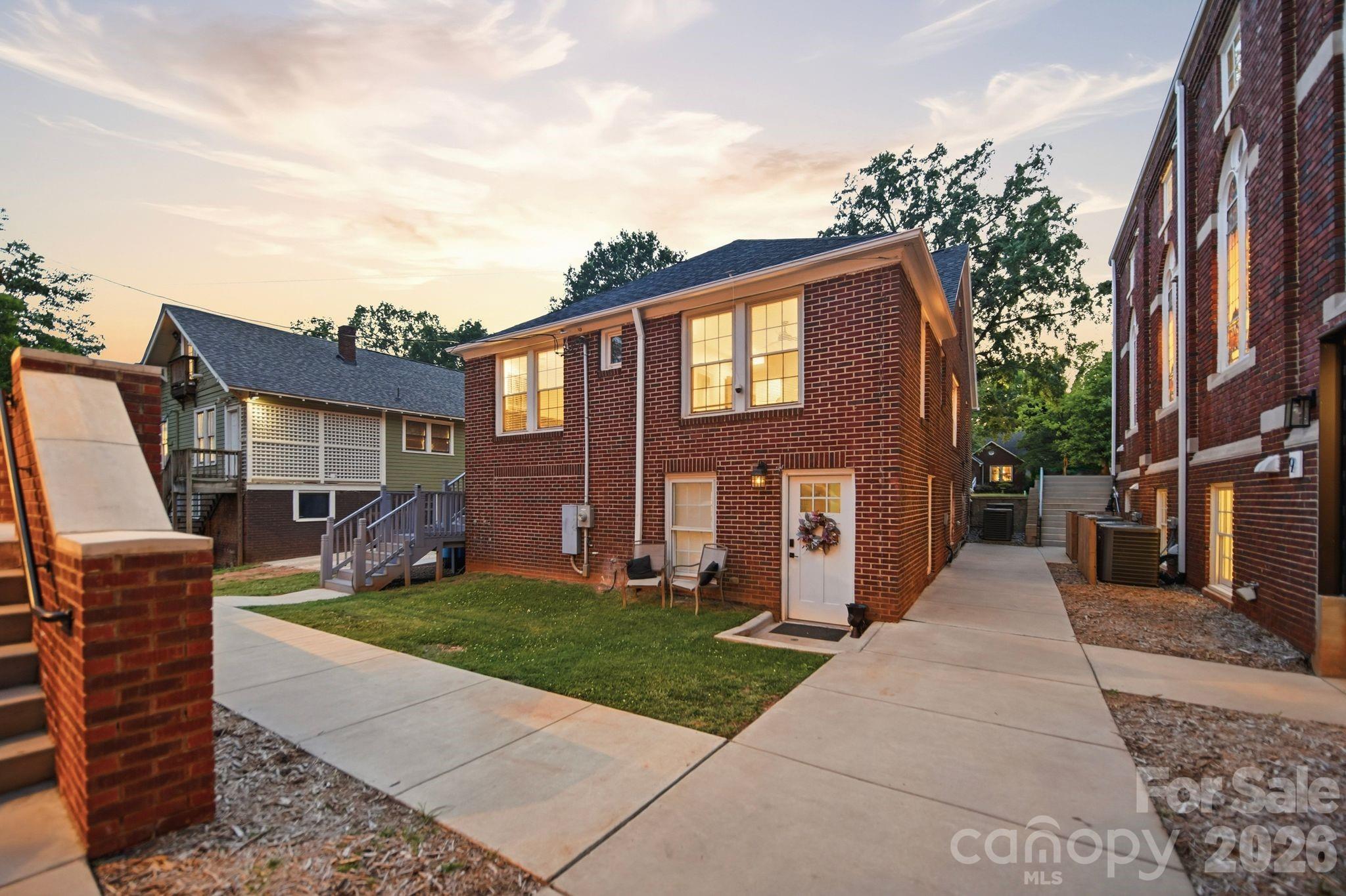 205 Grandin Rd, Charlotte, NC 28208
