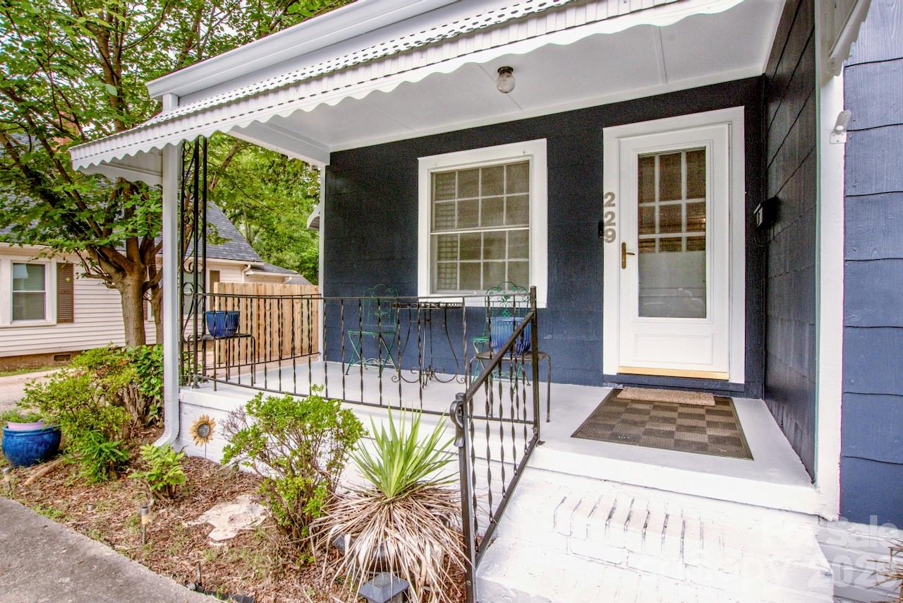 229 E Mcneely Ave, Mooresville, NC 28115