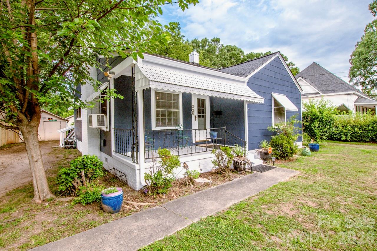 229 E Mcneely Ave, Mooresville, NC 28115